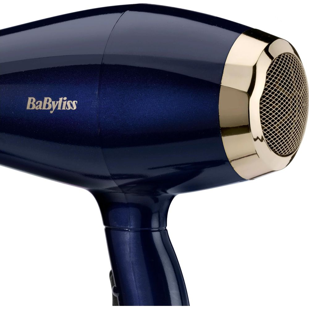 Ein dunkelblauer Haartrockner mit goldenem Akzent und dem Logo "Babybliss".
