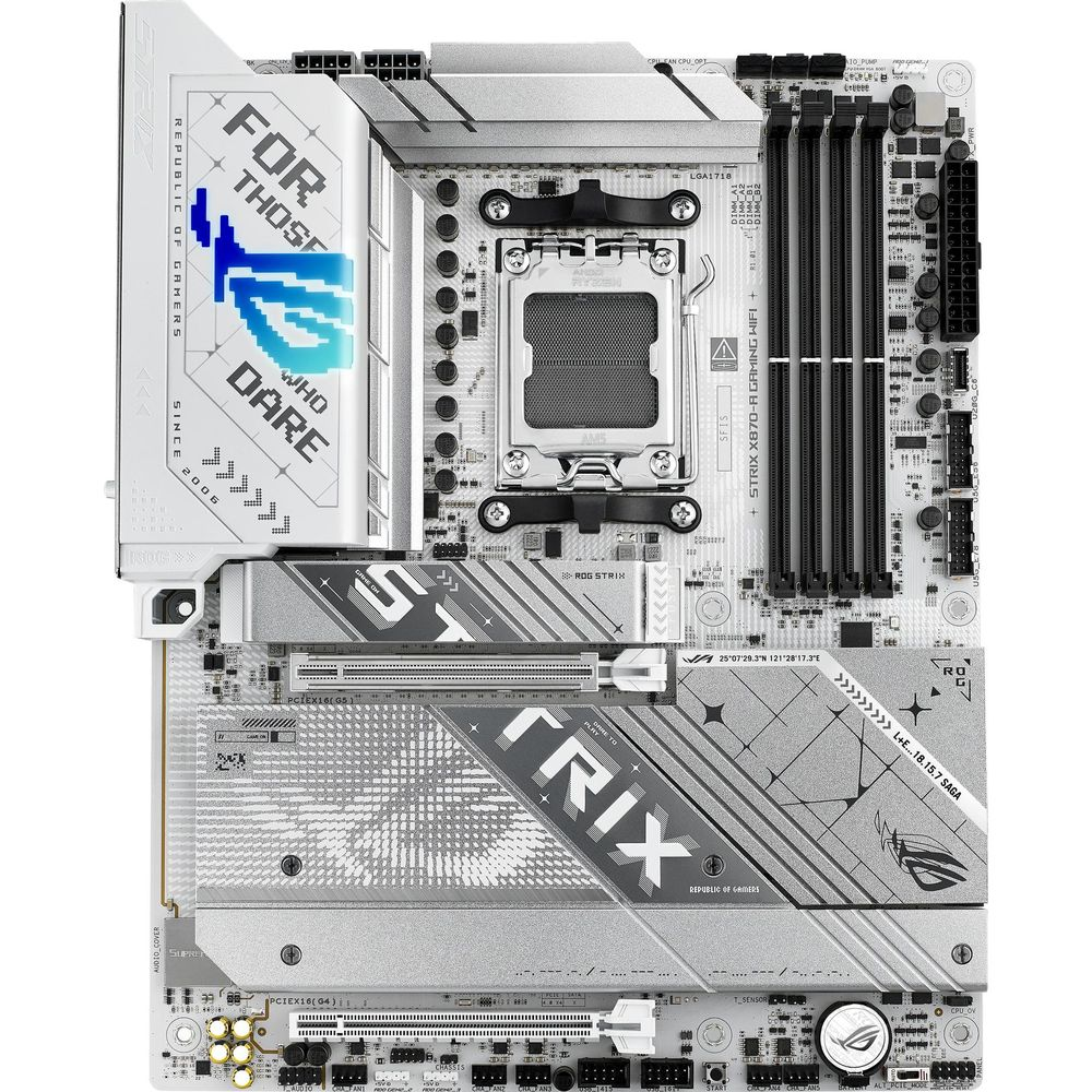 Biała i srebrna płyta główna z logo ROG STRIX, gniazdem CPU, slotami RAM i slotami PCIe.