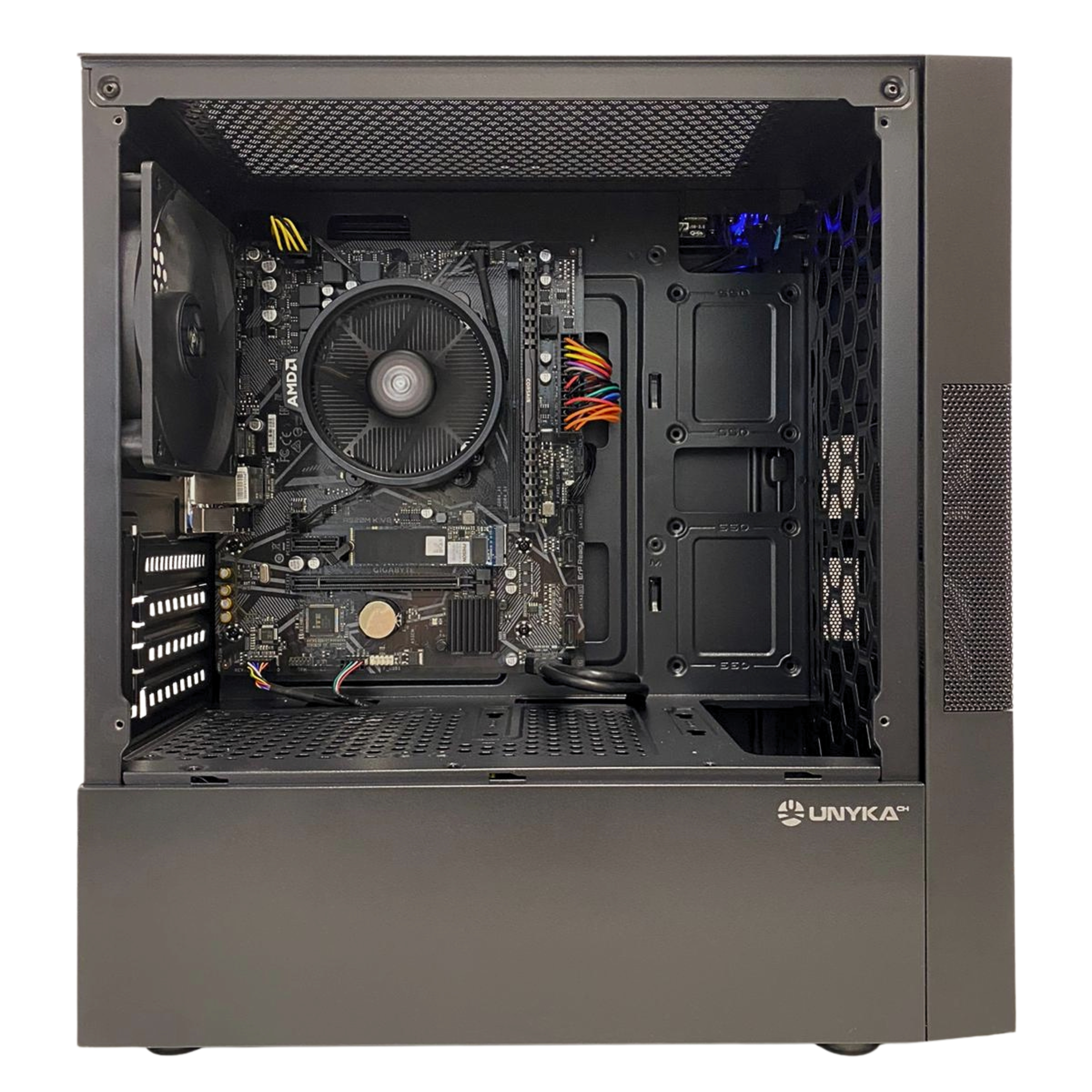 Una torre de PC abierta que muestra la placa base, ventiladores y cables.