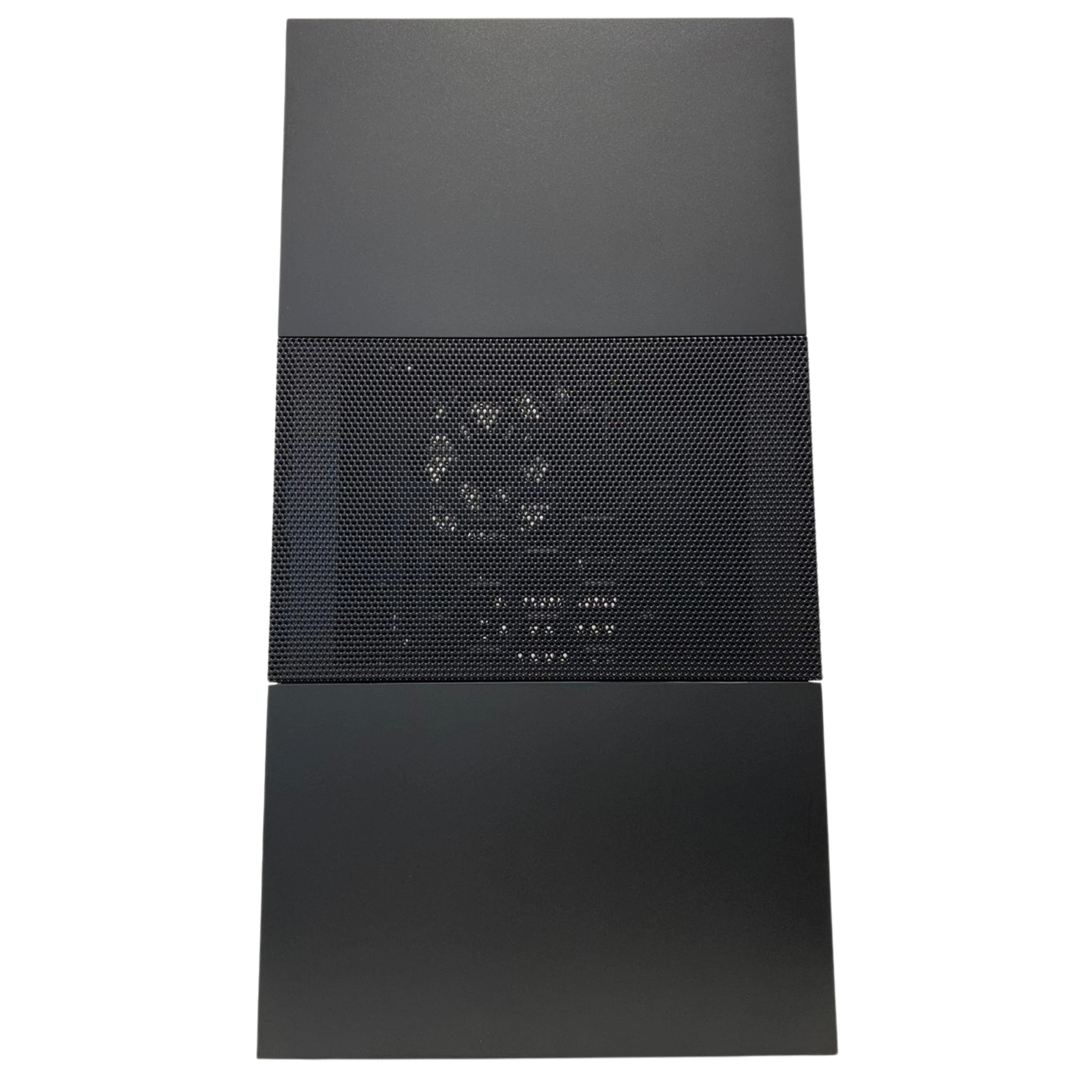 Una torre de ordenador rectangular y negra con sección central perforada.