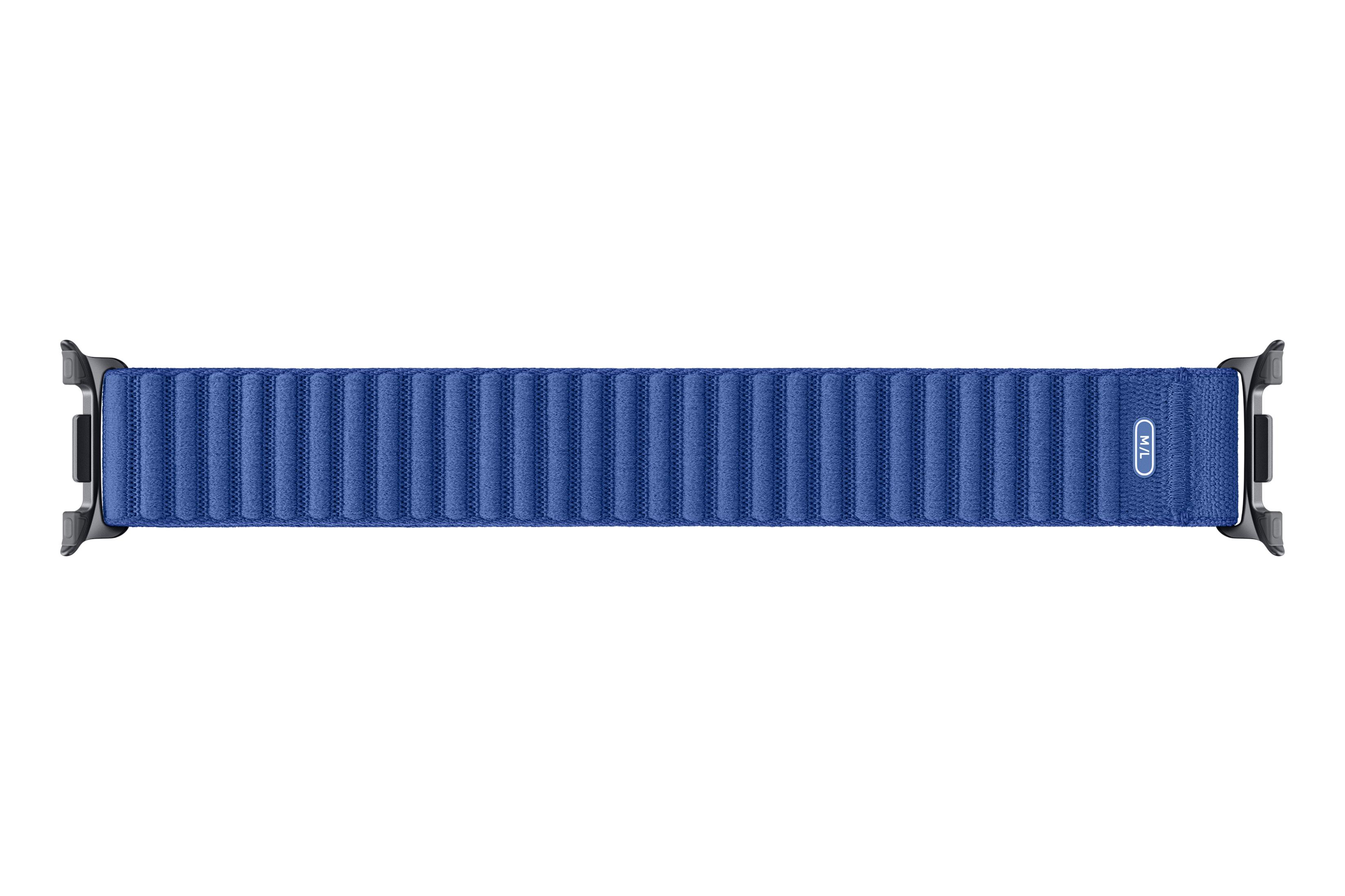 Una correa azul para Apple Watch con pliegues verticales y marca M/L.