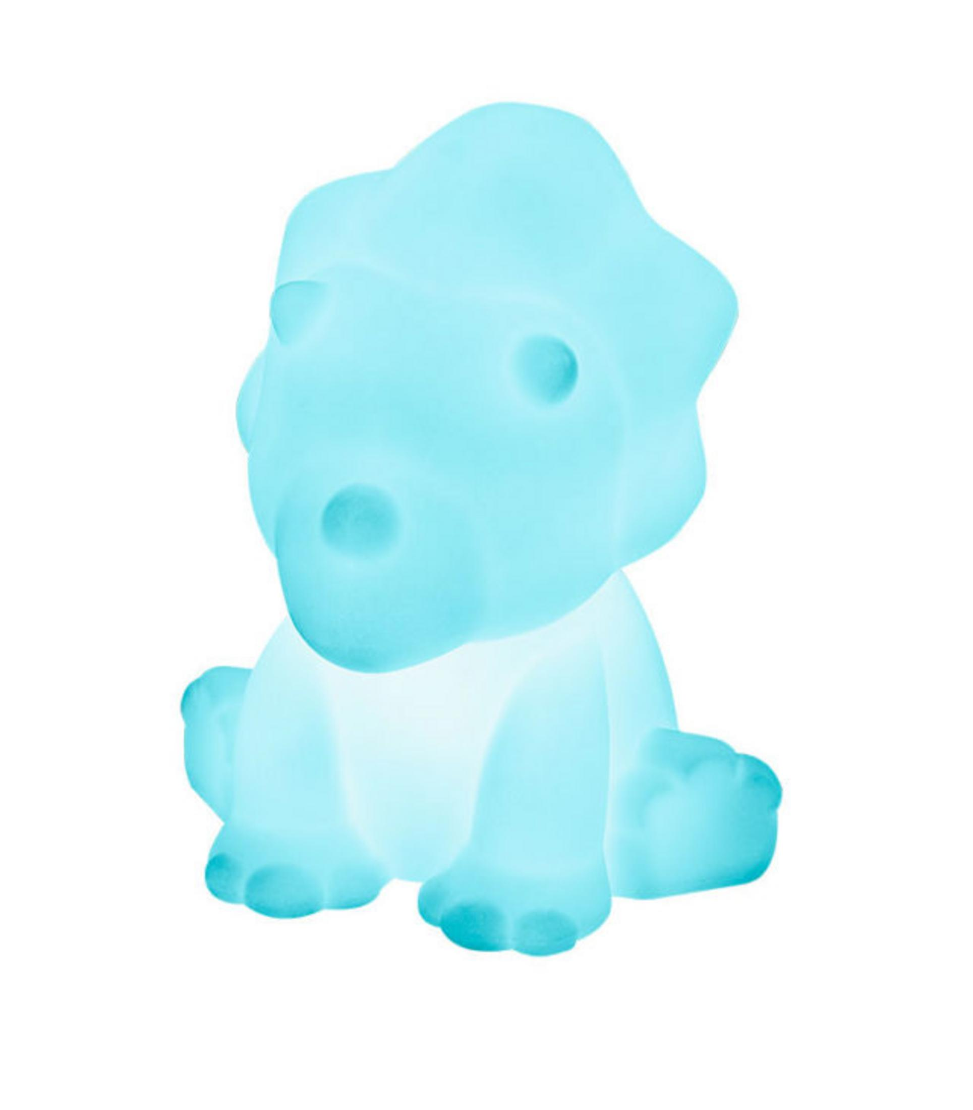 Jasnoniebieski podświetlony dinozaur siedzi wyprostowany.