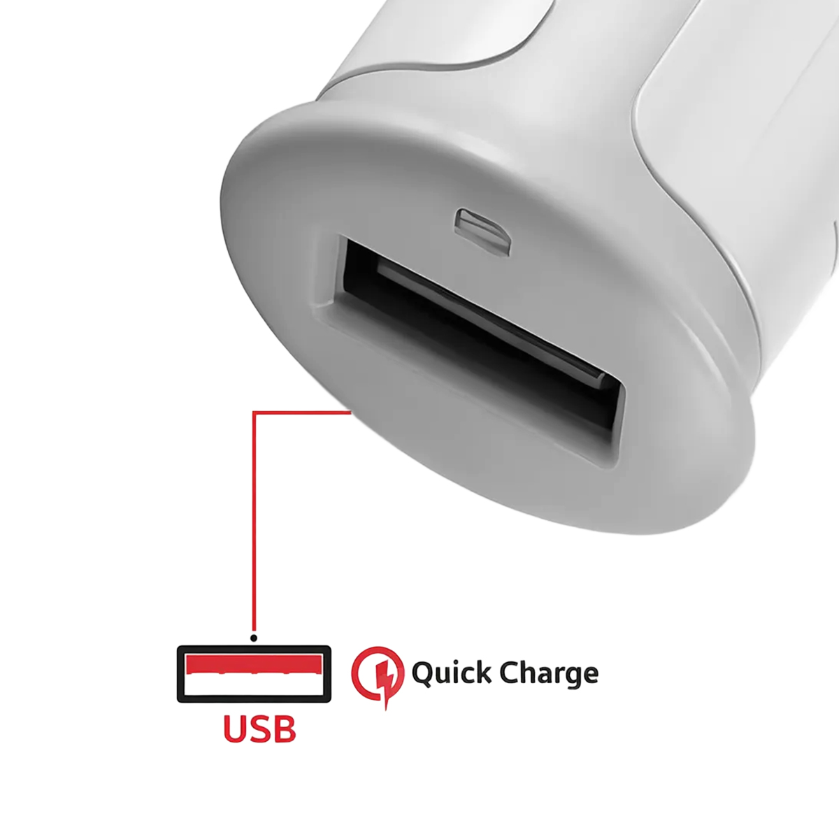 Primo piano di una porta USB bianca con logo "Quick Charge".
