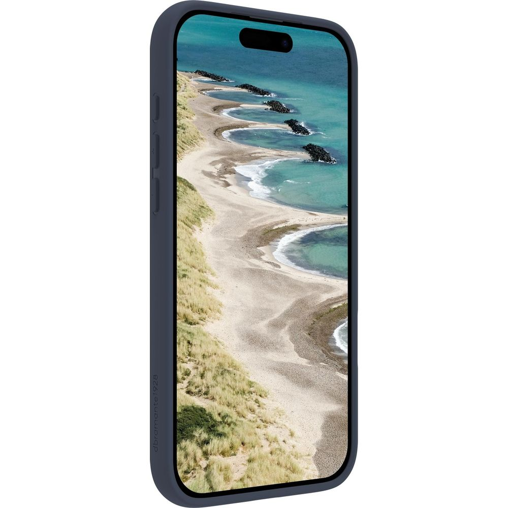Una custodia scura per iPhone mostra una scena costiera con onde e rocce.
