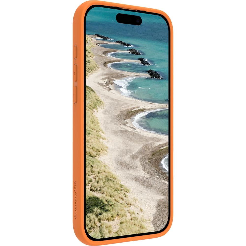 Una custodia arancione per iPhone mostra un paesaggio costiero con onde e rocce.