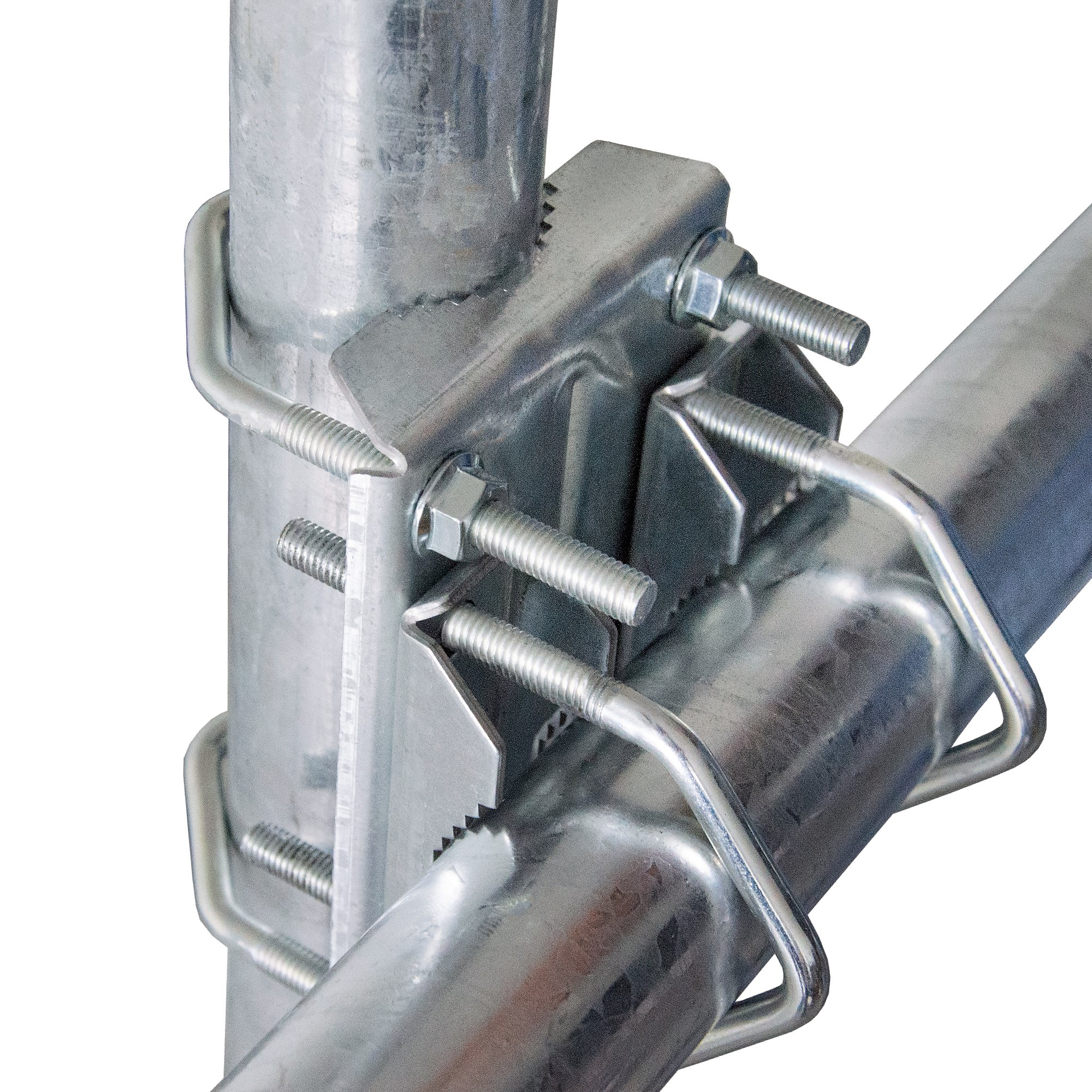 Nahaufnahme einer Metallrohrschelle mit Schrauben und Muttern.
