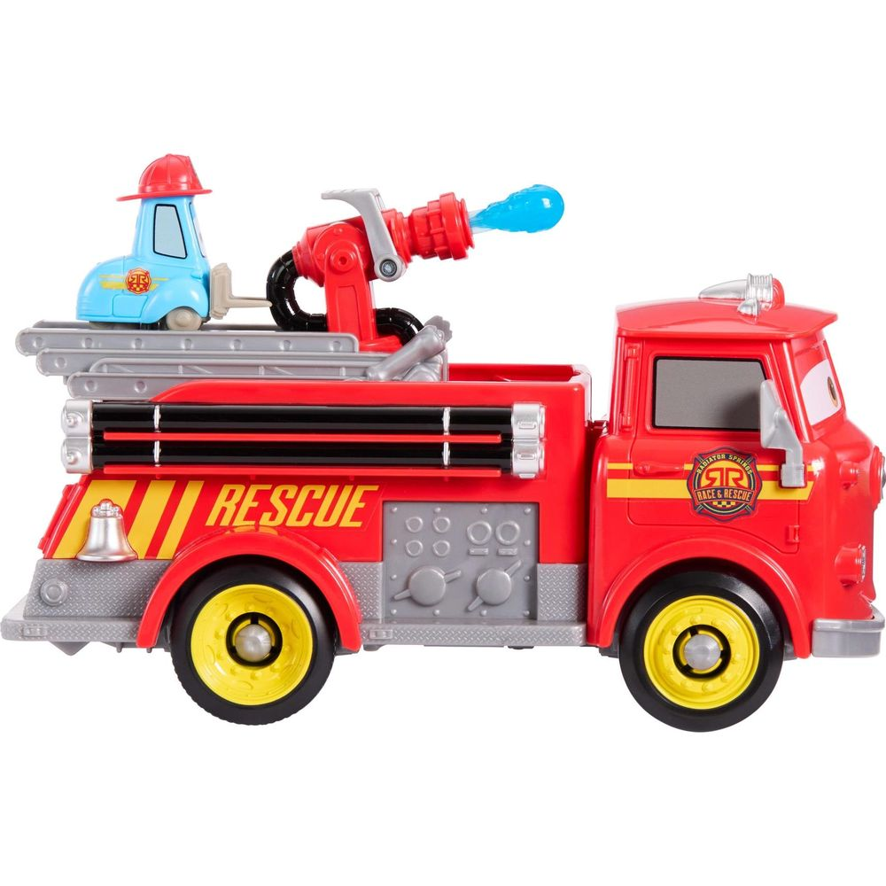 Czerwony wóz strażacki z zabawką i niebieskim pojazdem na drabinie.
