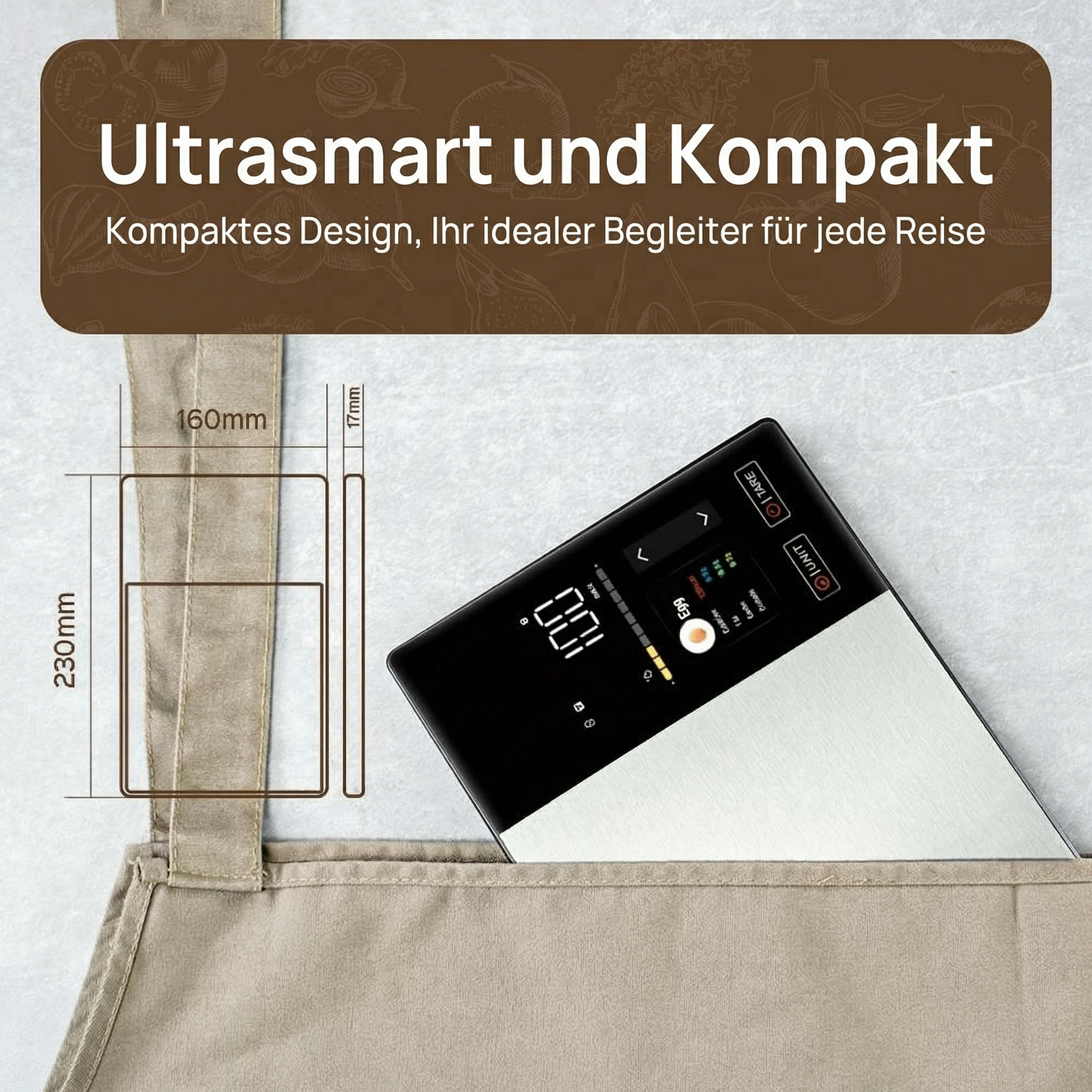Eine digitale Küchenwaage mit schwarzem Display liegt in einer Stofftasche.