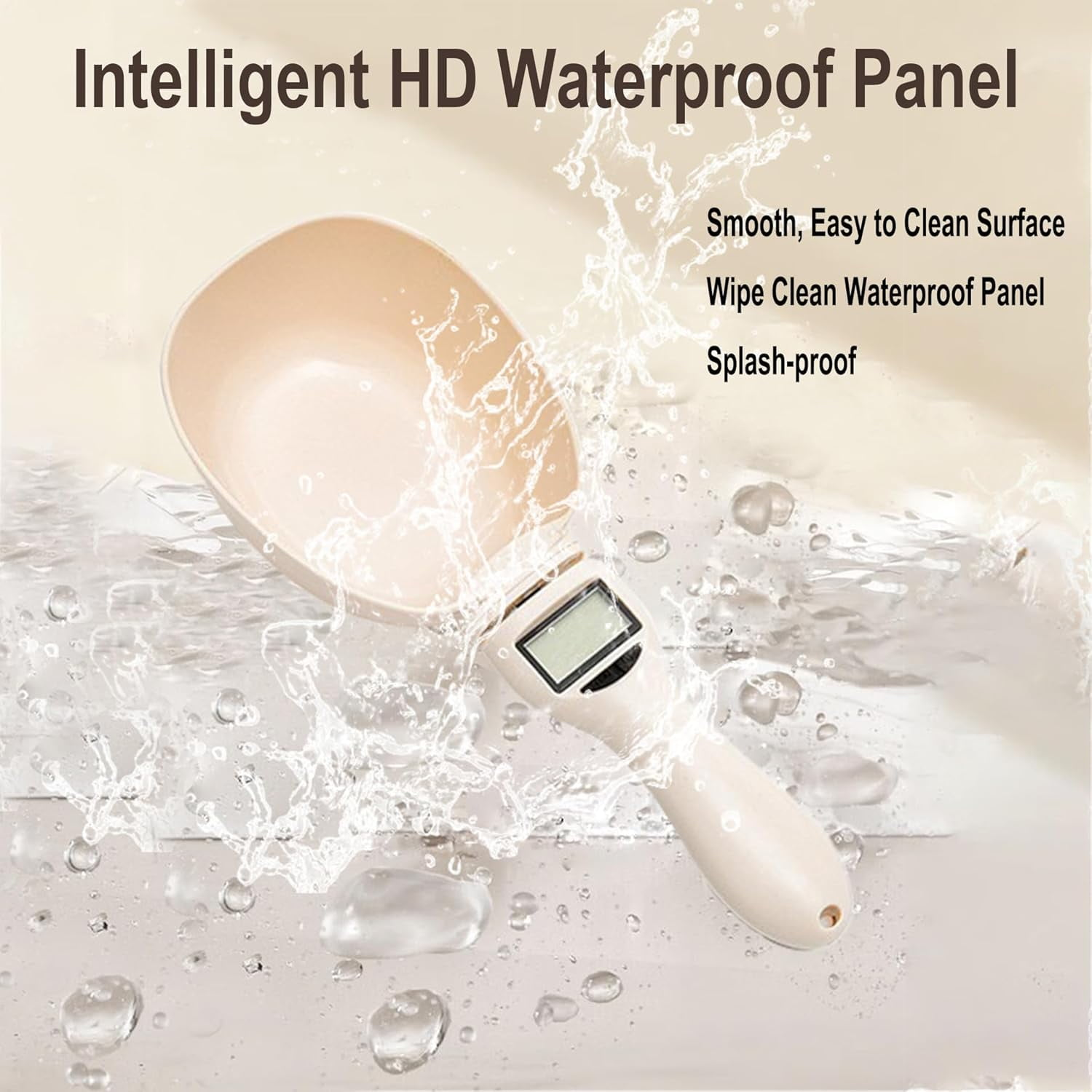 Eine beige Schöpfkelle mit digitalem Display unter Wasserspritzern.