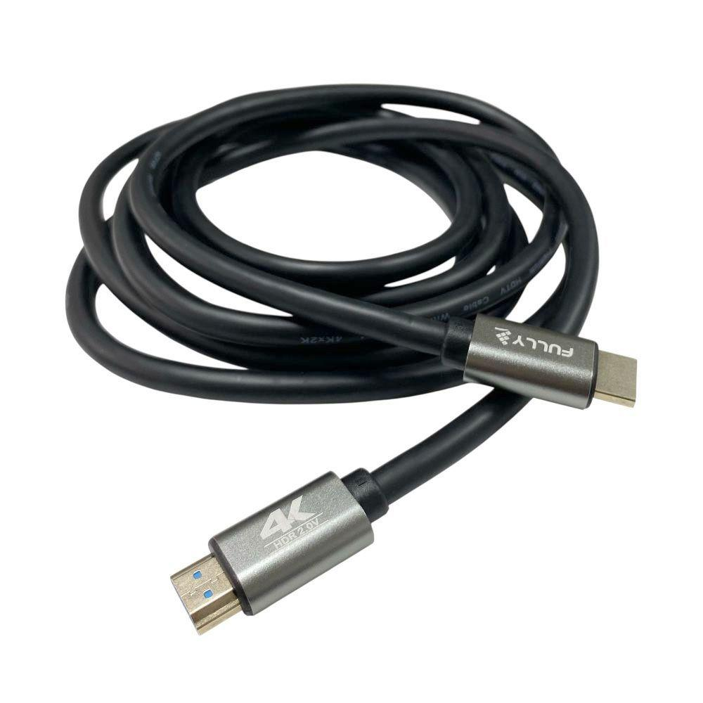 Beyaz arka plan üzerinde iki konektörlü siyah 4K HDMI kablosu.