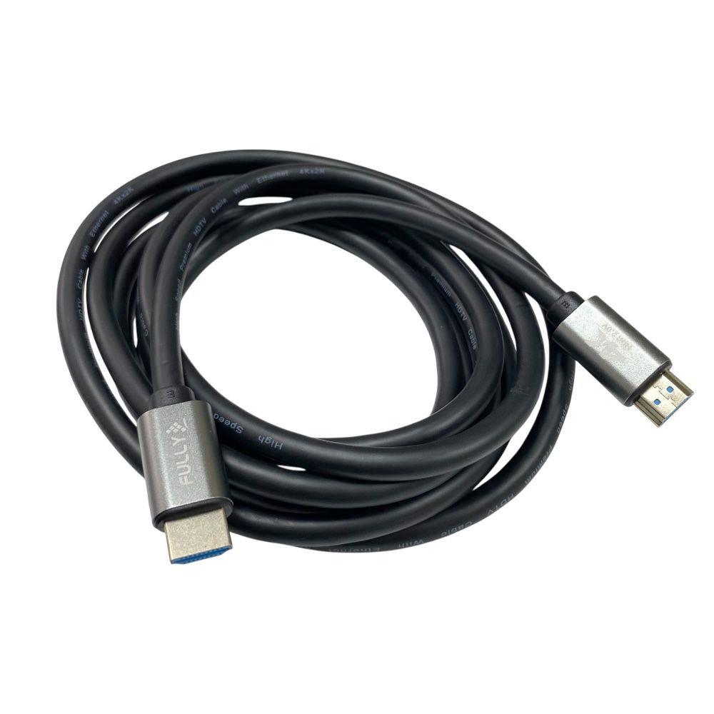 Gümüş konektörlü, "FULLY" ve "High Speed" etiketli, kıvrılmış siyah HDMI kablosu.