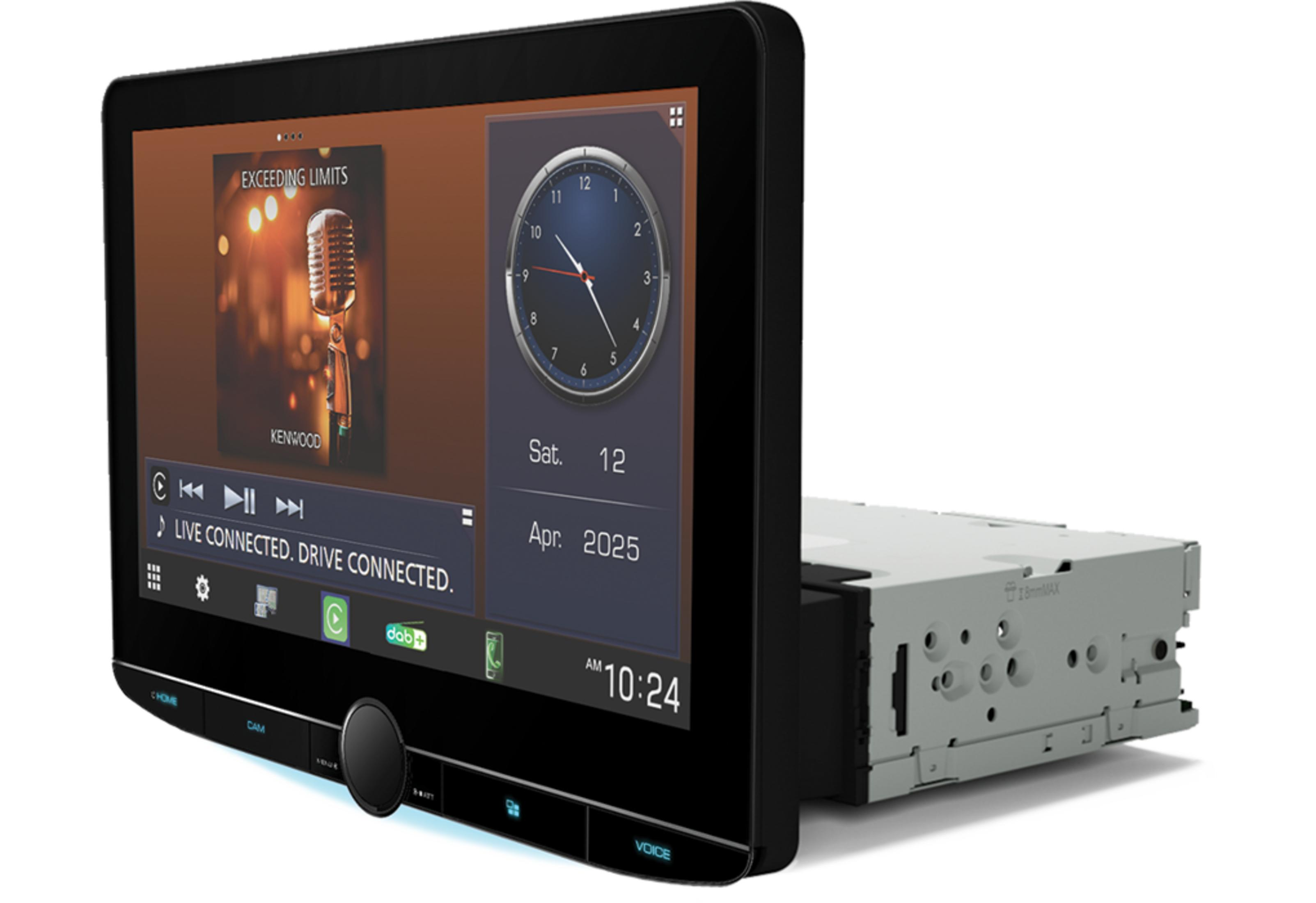 Ein Autoradio mit großem Touchscreen, das Musik und Uhrzeit anzeigt.