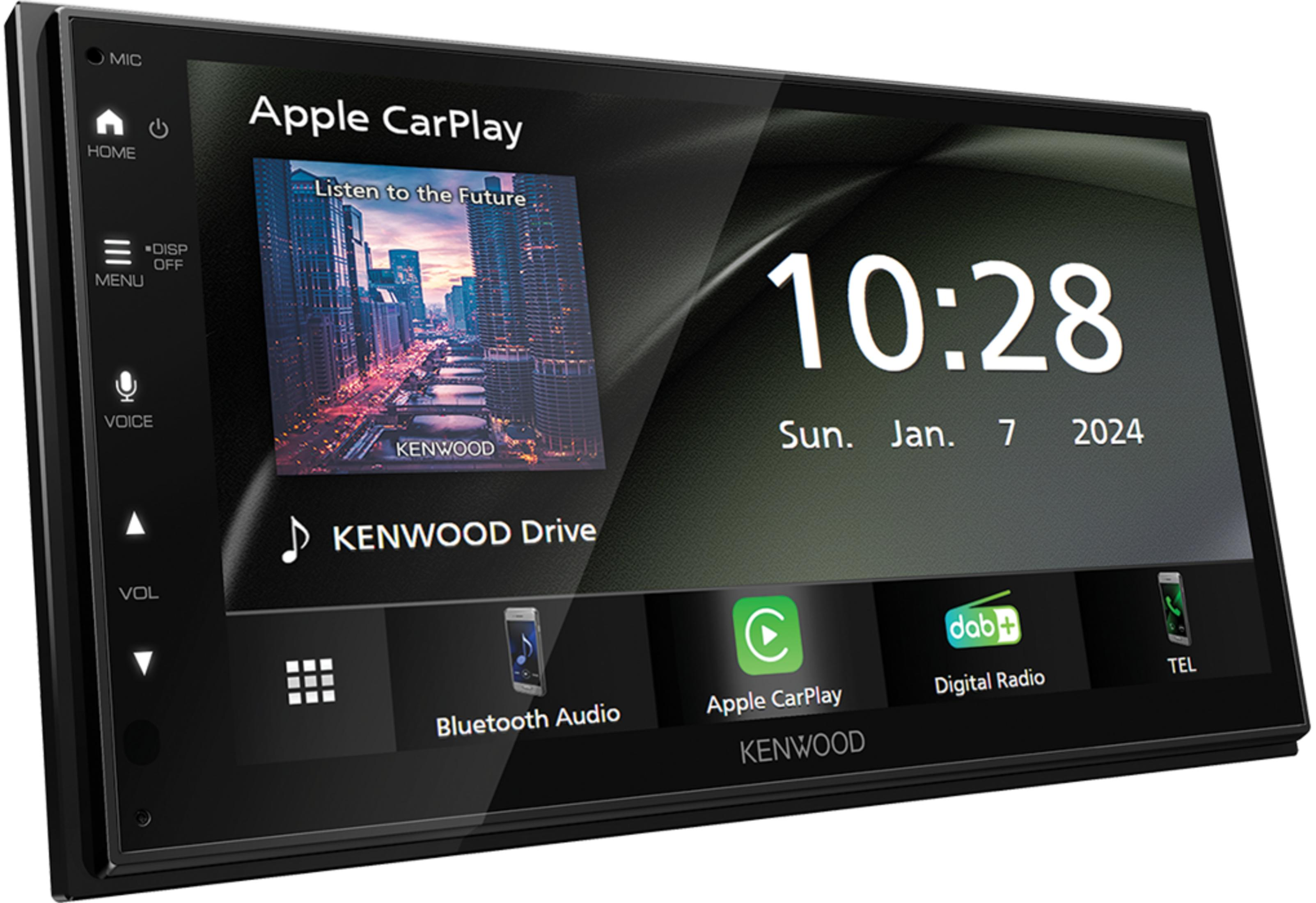 Une radio de voiture affiche Apple CarPlay, l'heure, la date et des icônes.