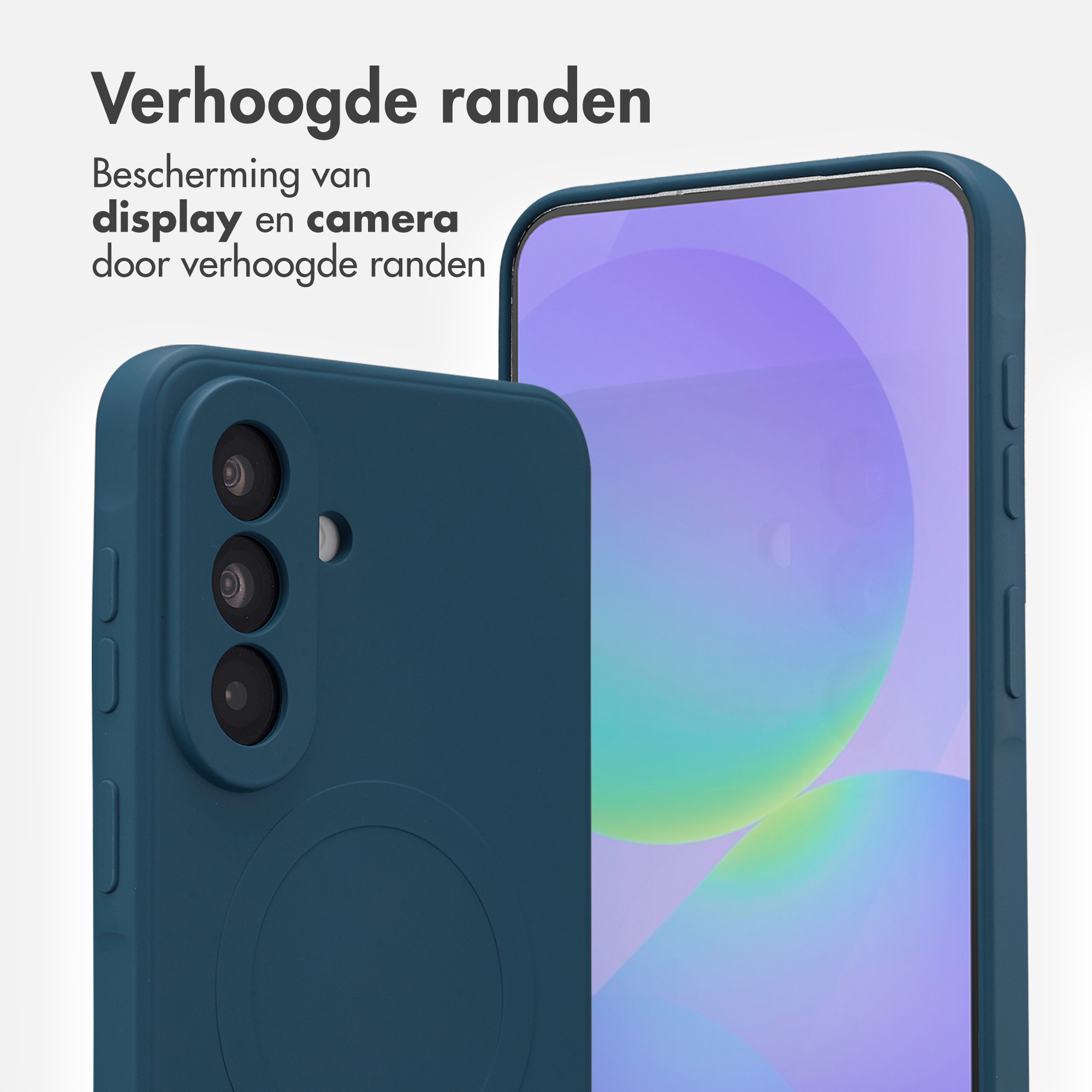 Une coque de téléphone bleu foncé avec trois caméras. L'écran est violet.