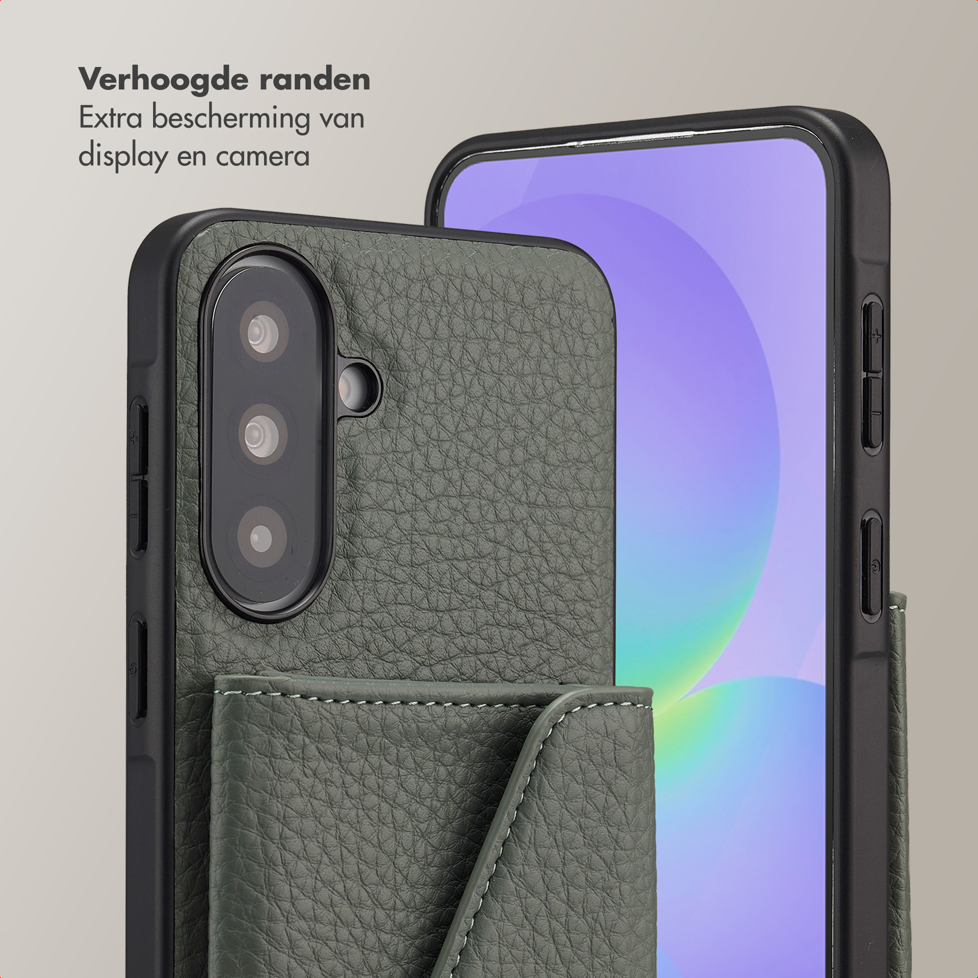 Groene leren telefoonhoes met kaarthouder, toont cameramodule en display.