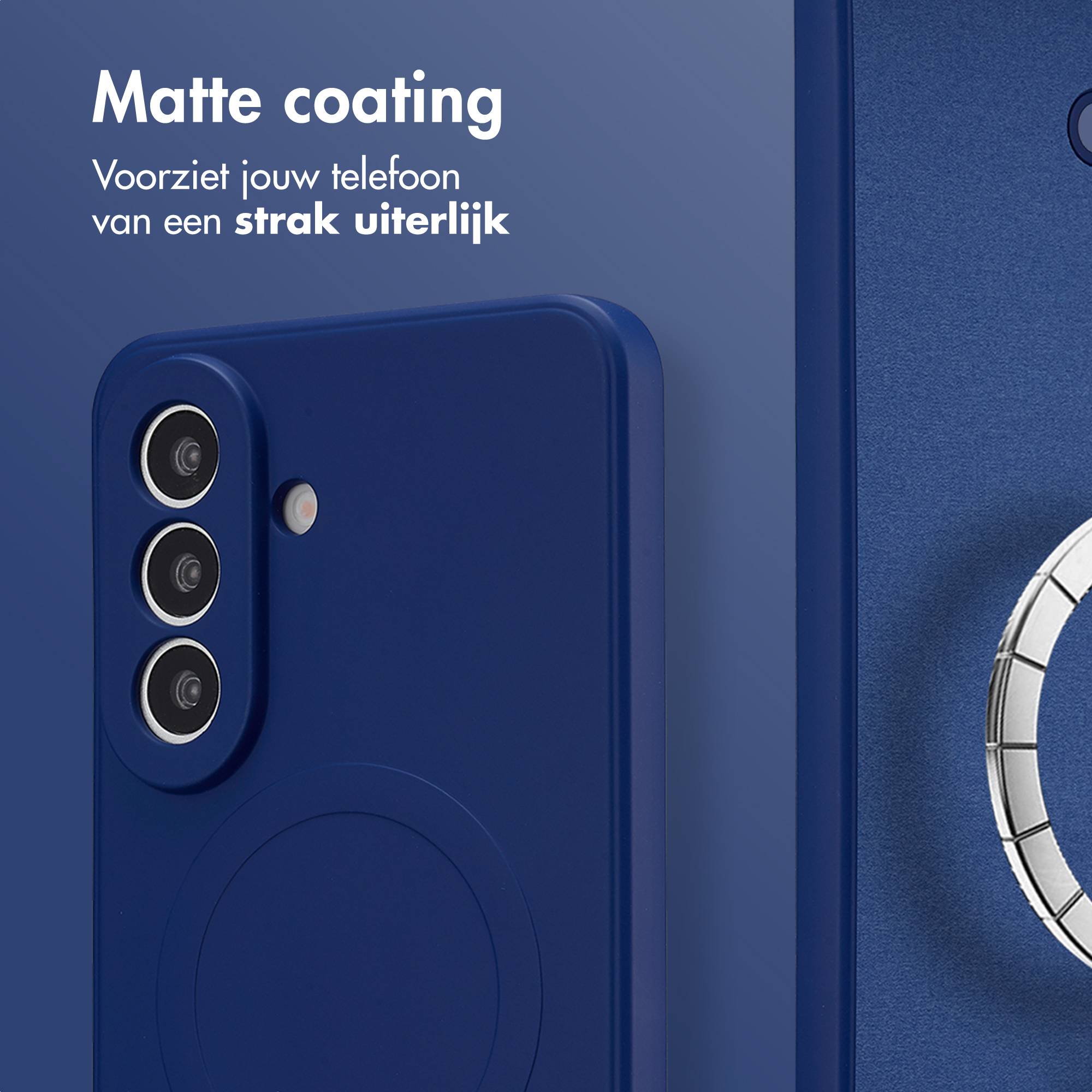 Donkerblauwe telefoonhoes met drie cameralenzen en ringhouder.