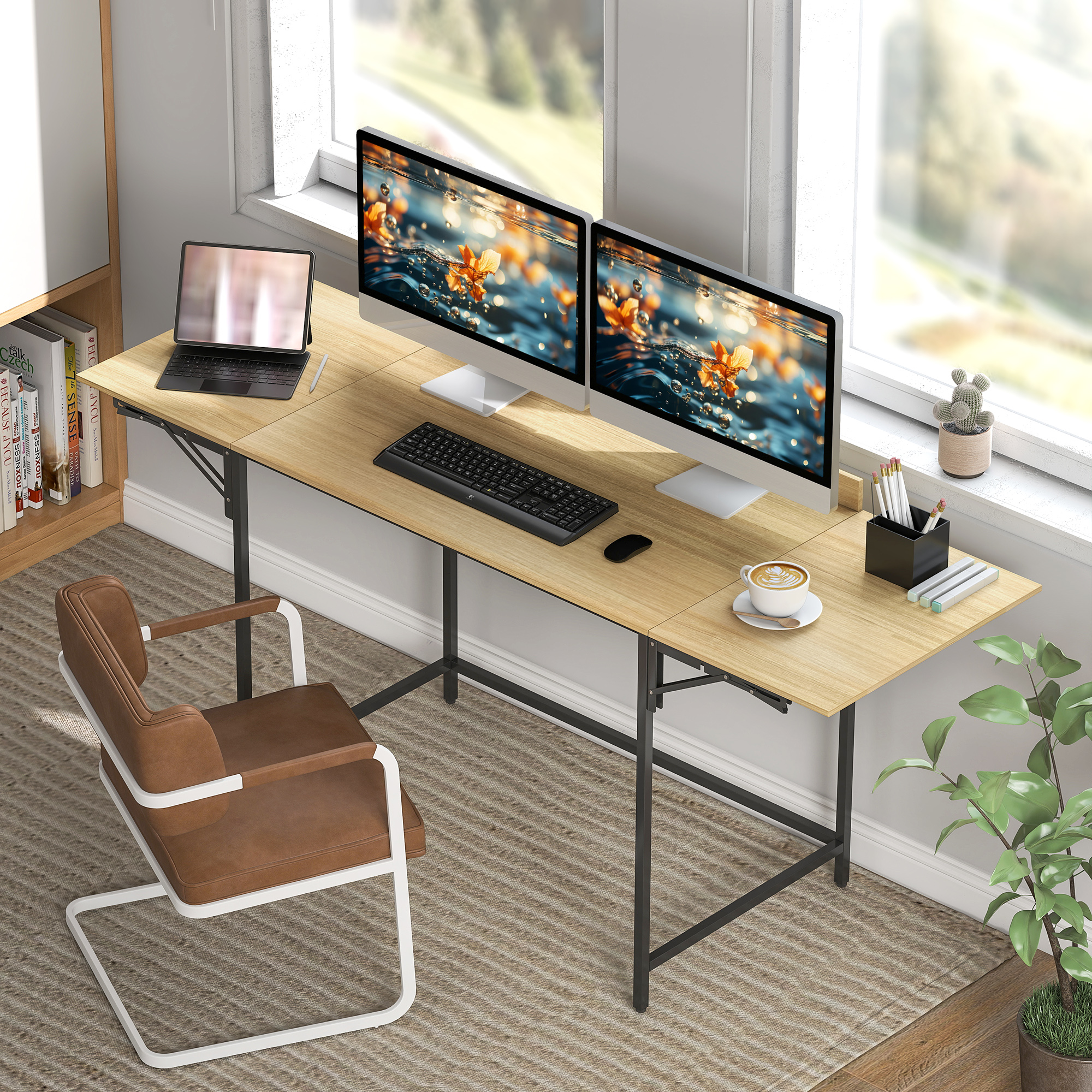 Ein Schreibtisch mit zwei Monitoren, Tastatur, Maus, Laptop und einer Tasse Kaffee.