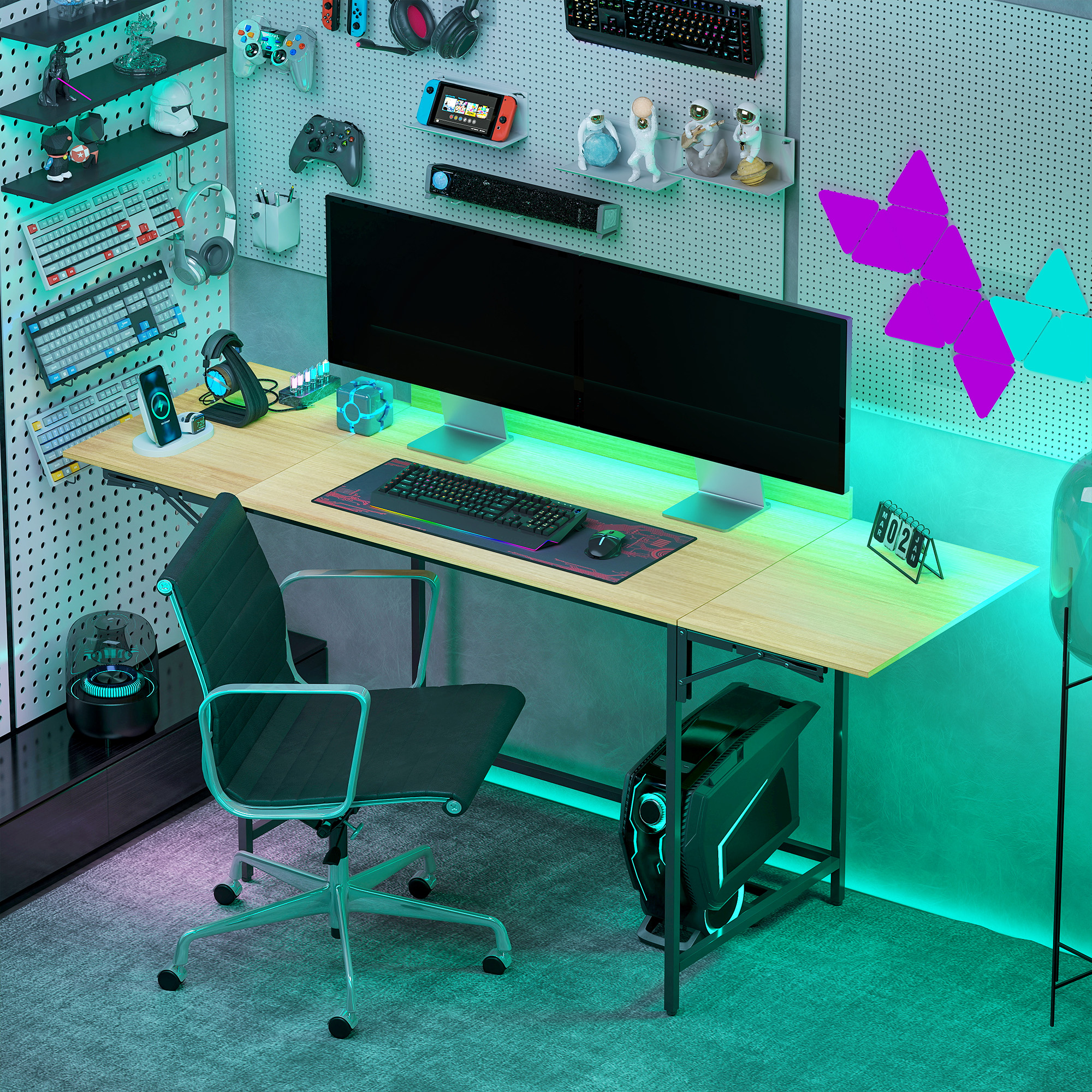 Ein Gaming-Schreibtisch mit zwei Monitoren, Tastaturen, Maus, Kopfhörern und PC.