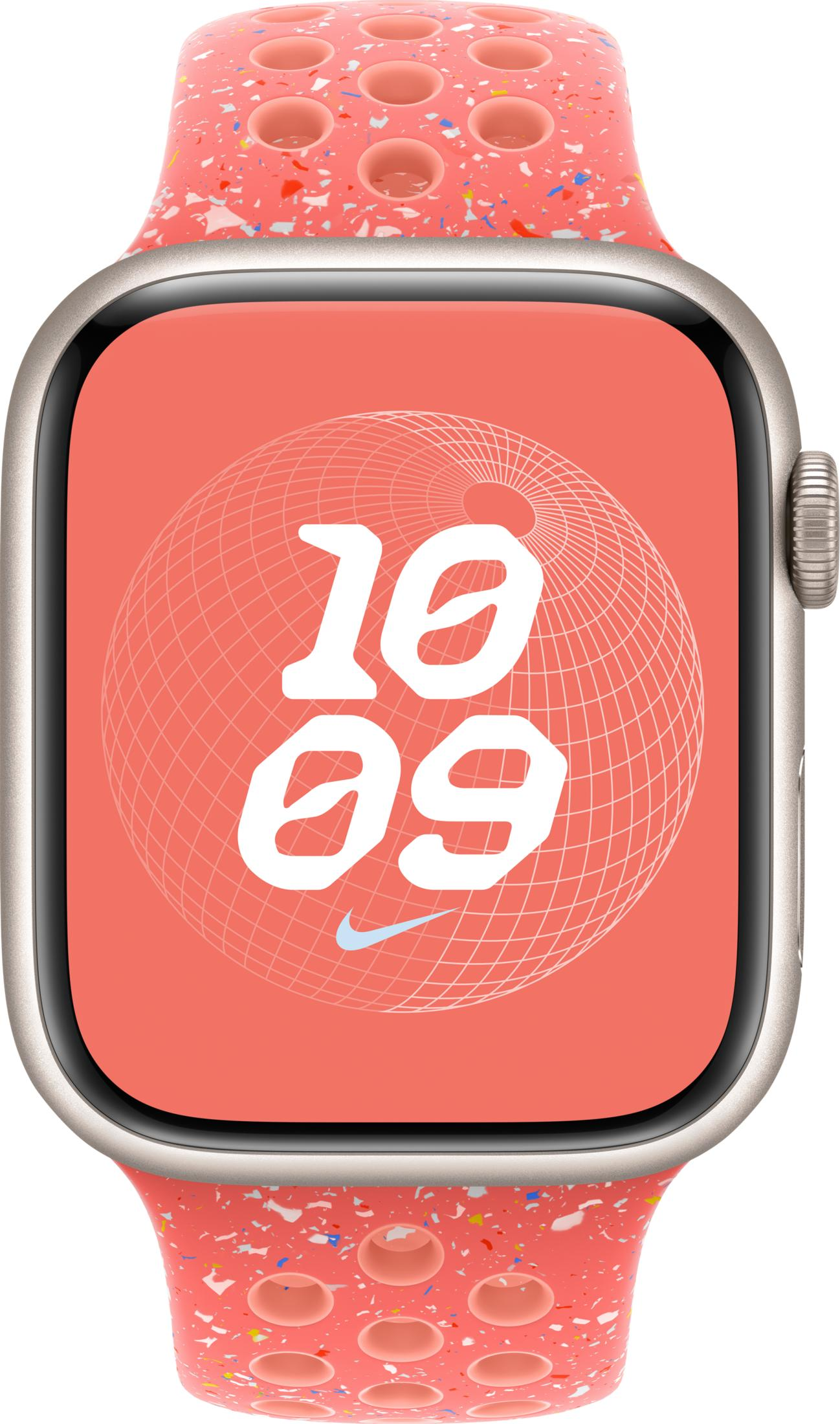 Een Apple Watch met een koraalkleurige gespikkelde band en "10:09" wijzerplaat.
