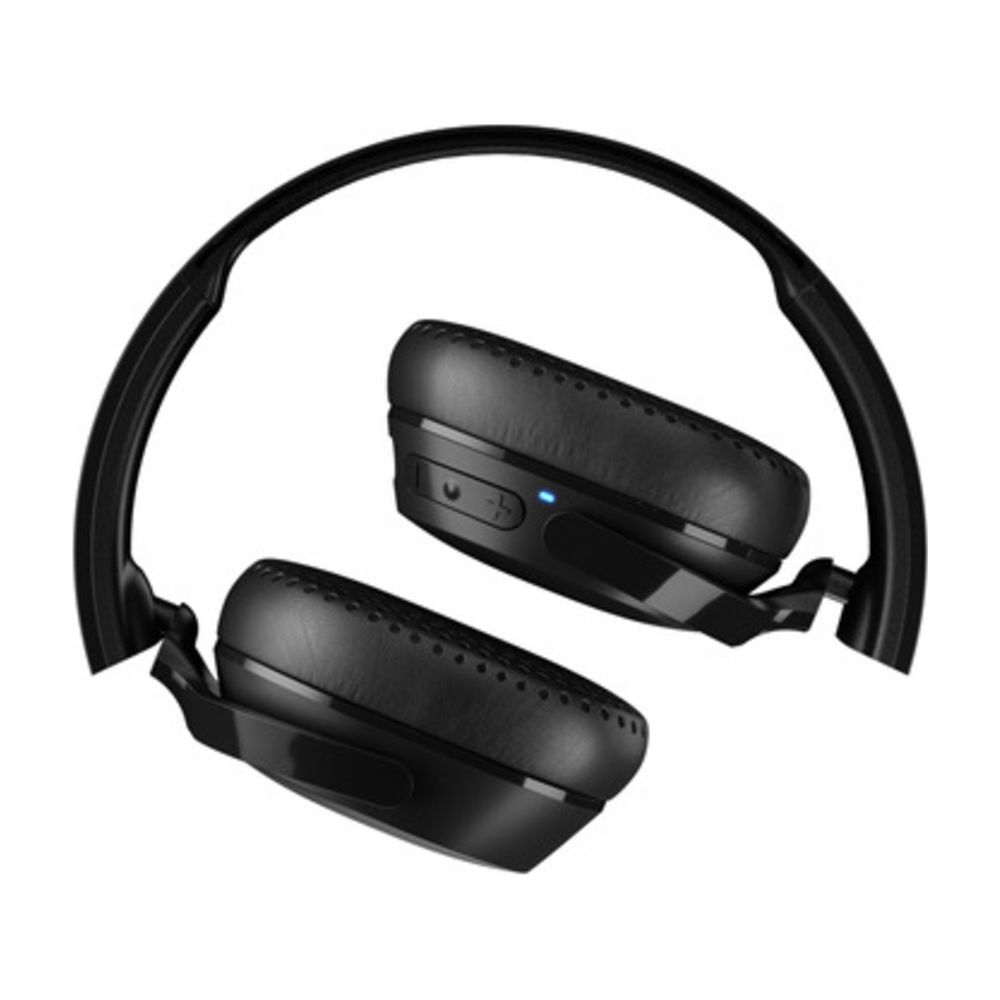 Czarne słuchawki z niebieskim światłem, na białym tle.