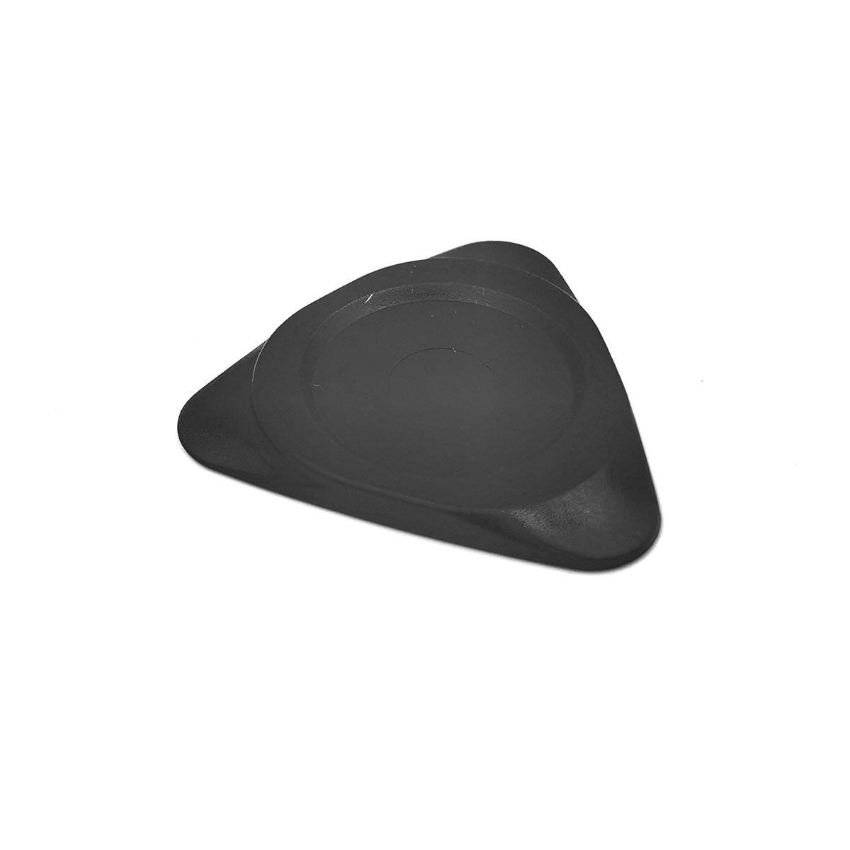 Un plettro per chitarra nero su sfondo bianco.