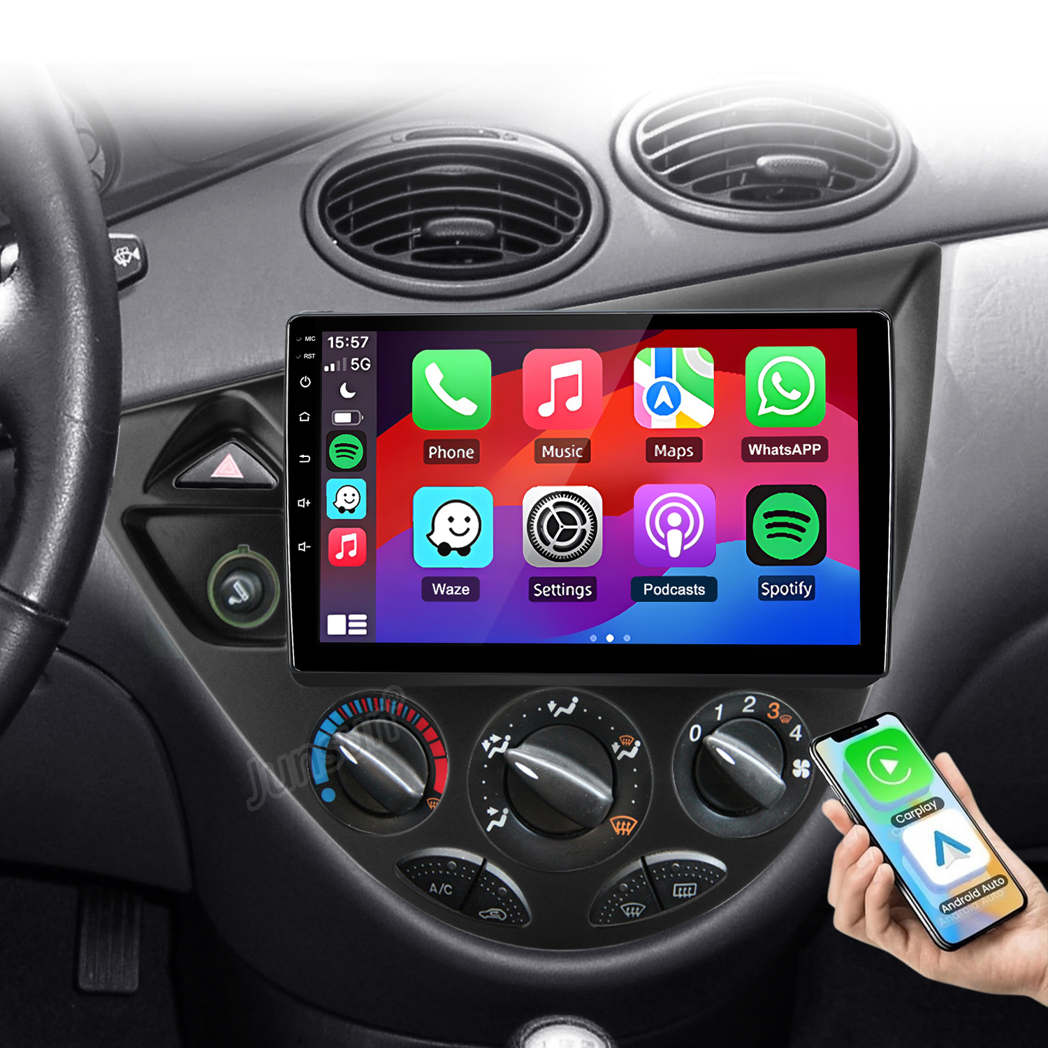 Uno smartphone si collega al display dell'infotainment dell'auto.