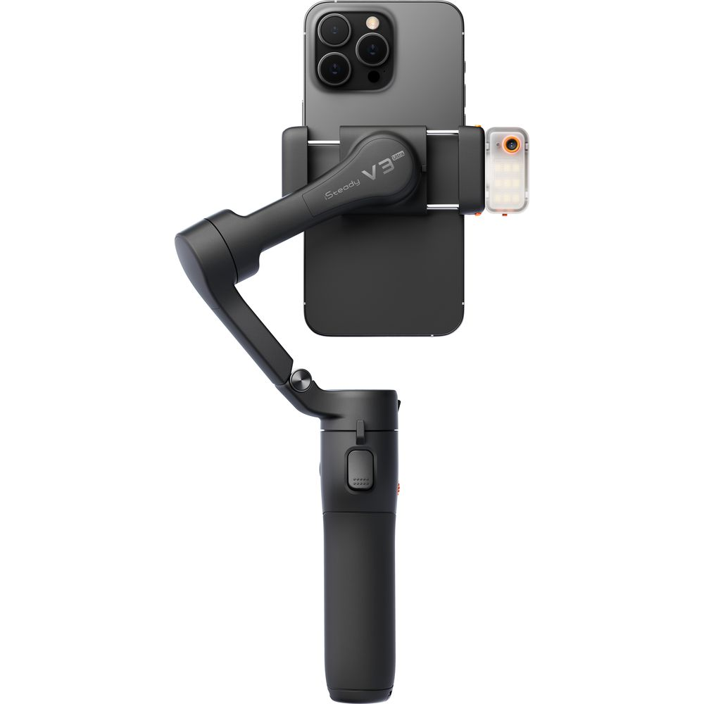 Un cardan noir tenant un smartphone avec une petite lumière. Le cardan stabilise le téléphone.