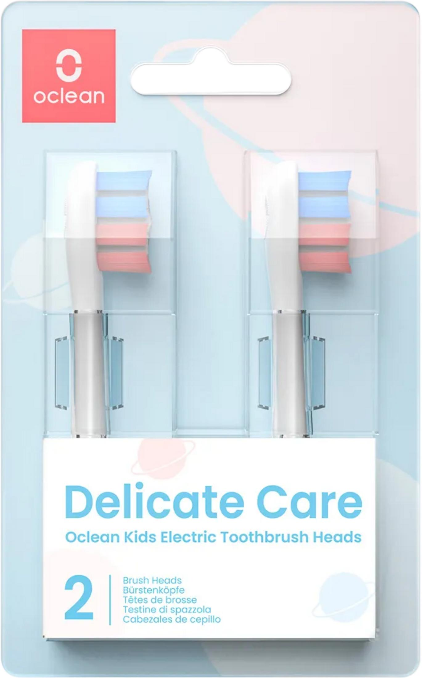 Zwei Oclean Delicate Care Kinder-Zahnbürstenköpfe mit blauen und rosa Borsten.