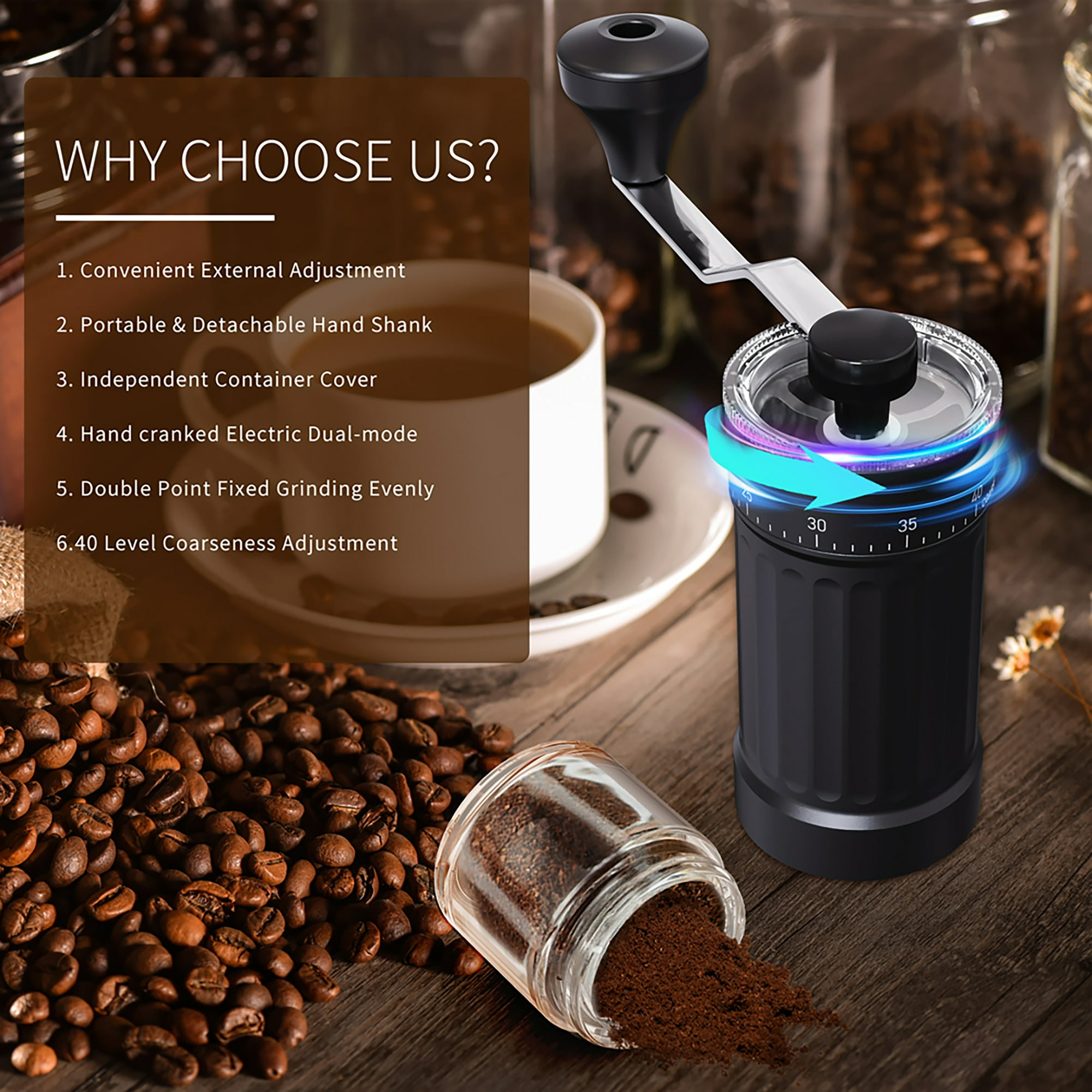 Kaffeemühle mit Handkurbel auf Holztisch, daneben Kaffeebohnen und eine Tasse.