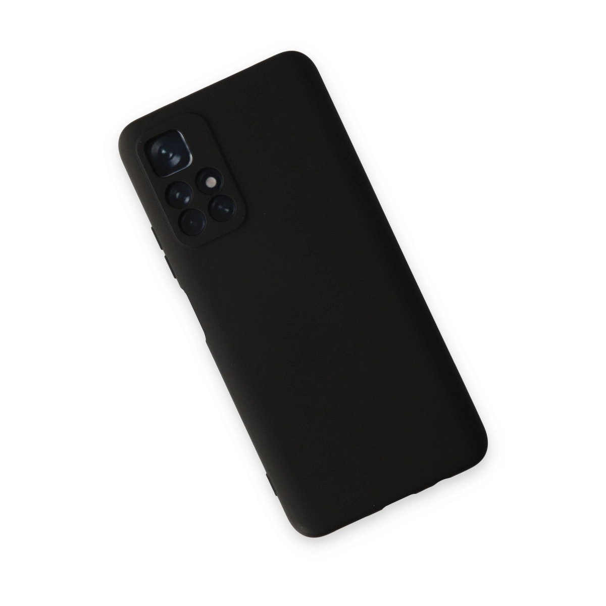 Beyaz arka plan üzerinde dörtlü kamera kurulumuna sahip siyah telefon kılıfı.