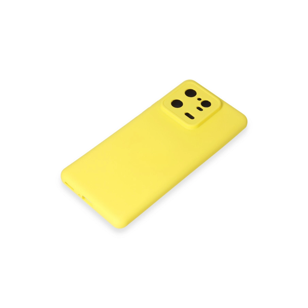 Kare kamera modüllü ve üç siyah lens açıklıklı sarı telefon kılıfı.