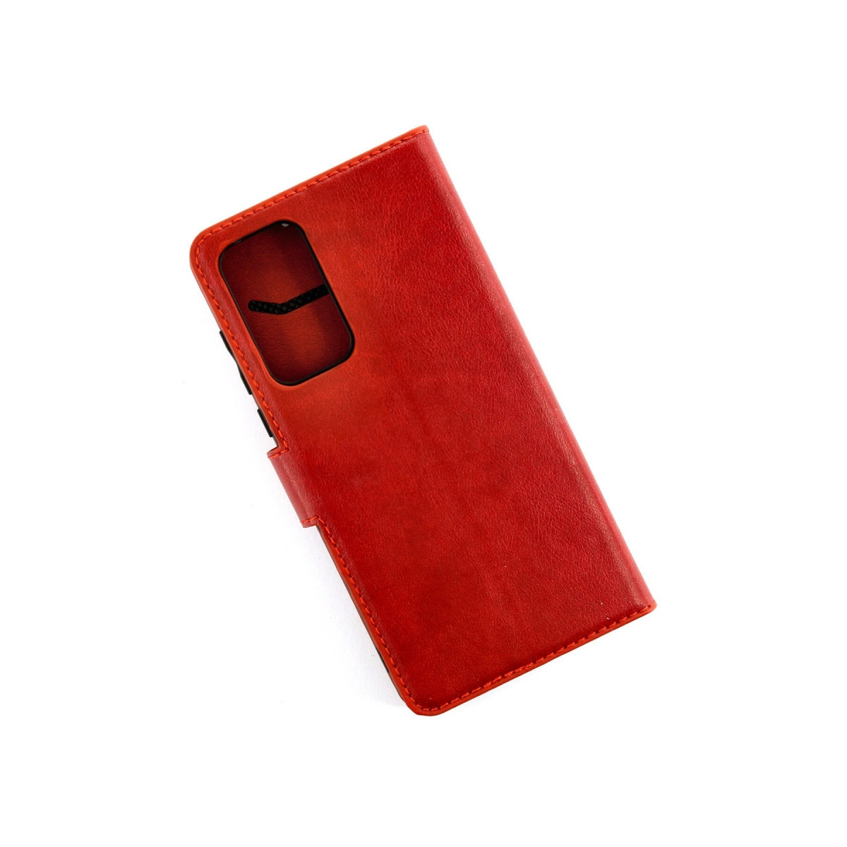 Kamera kesimli kırmızı deri telefon kılıfı, beyaz üzerinde.