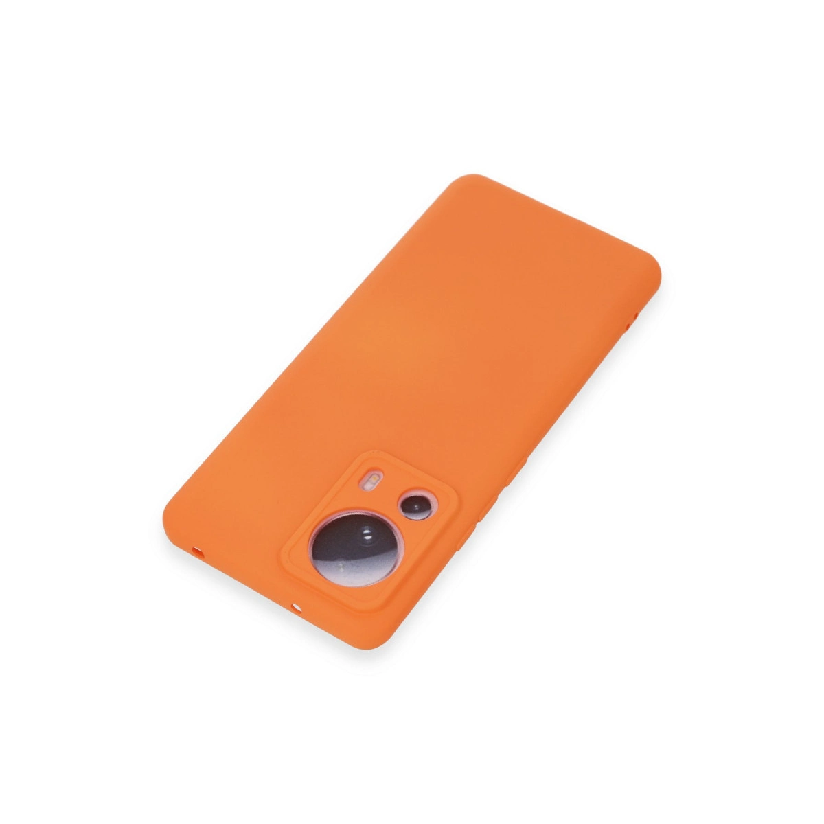 Kamera kesimli turuncu telefon kılıfı beyaz zeminde duruyor.
