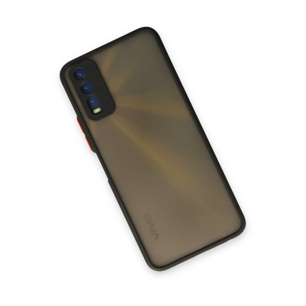 Üç kameralı ve yan tarafında kırmızı düğmesi olan koyu gri telefon kılıfı.