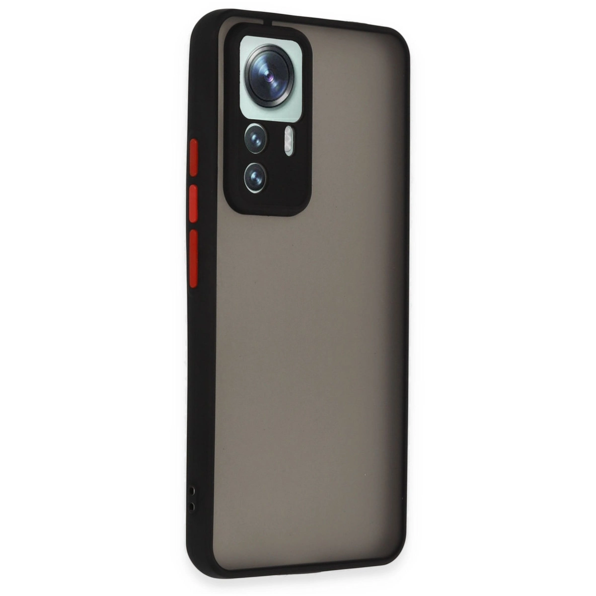 Üç kameralı ve kırmızı düğmeli siyah telefon kılıfı.