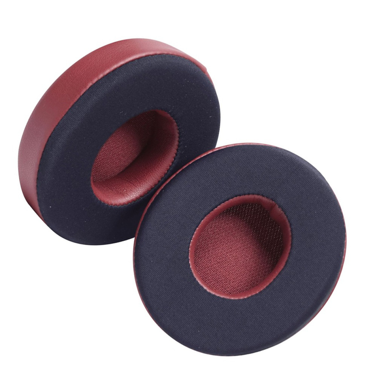 Due cuscinetti rossi con bordo in tessuto nero sono uno accanto all'altro.