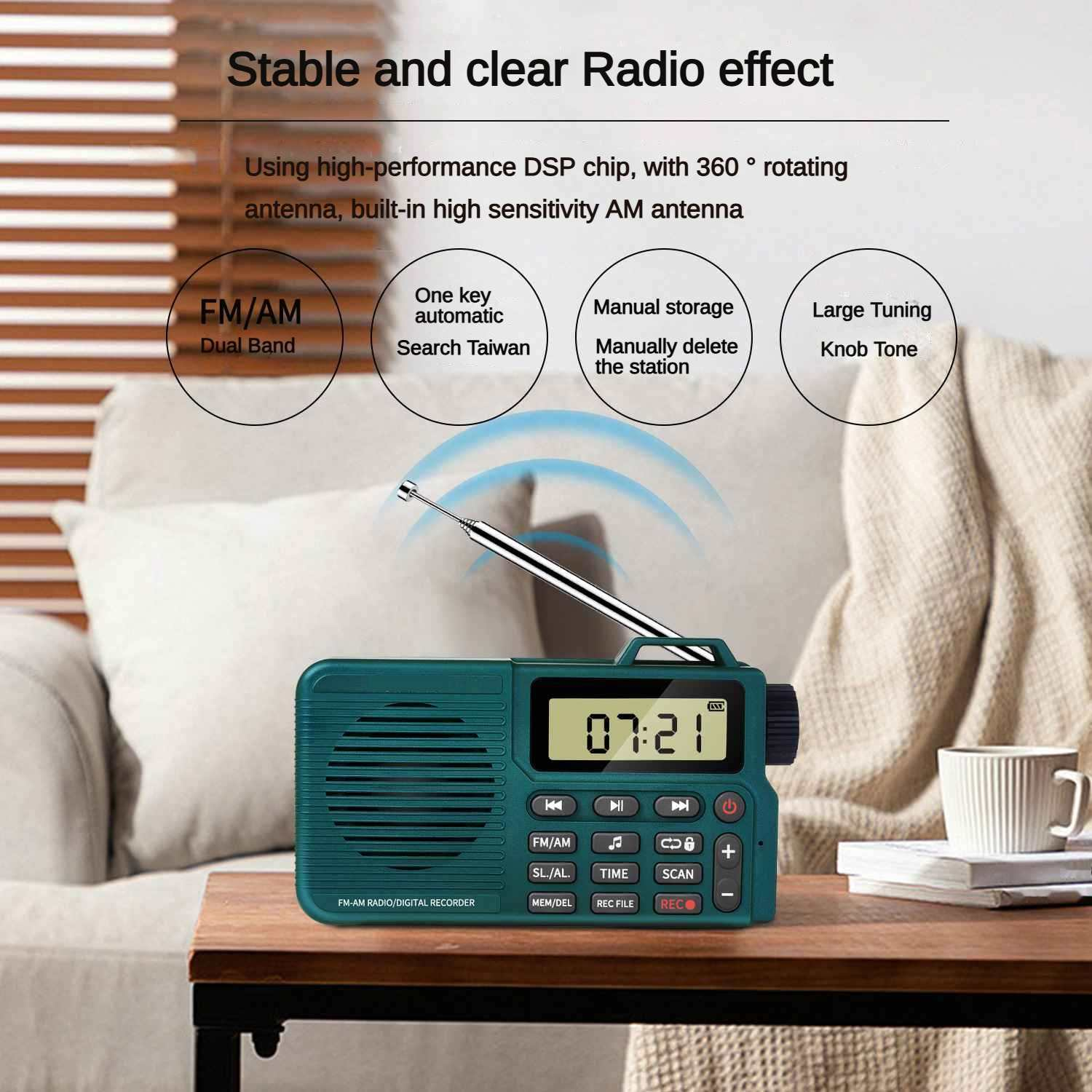 Ein tragbares Radio mit ausziehbarer Antenne steht auf einem Holztisch.