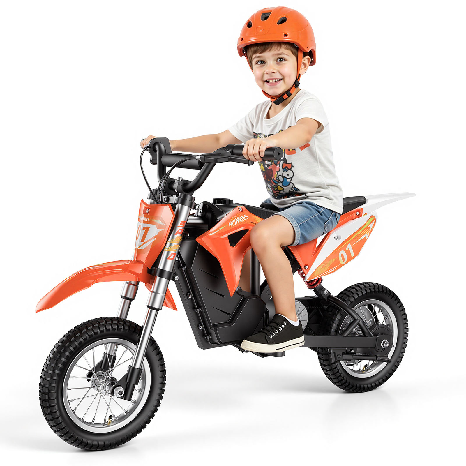 Ein Junge mit orangefarbenem Helm fährt ein orangefarbenes Elektro-Dirtbike.