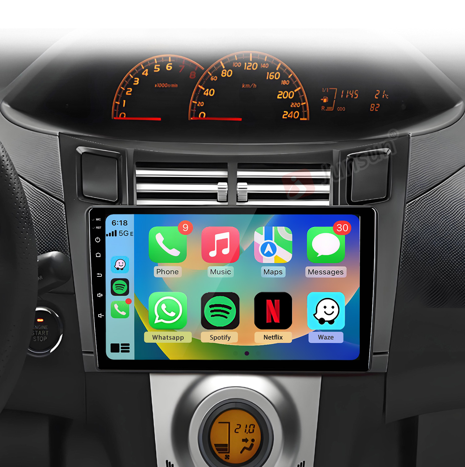 Salpicadero de coche con pantalla táctil que muestra aplicaciones como Teléfono, Música, Mapas.