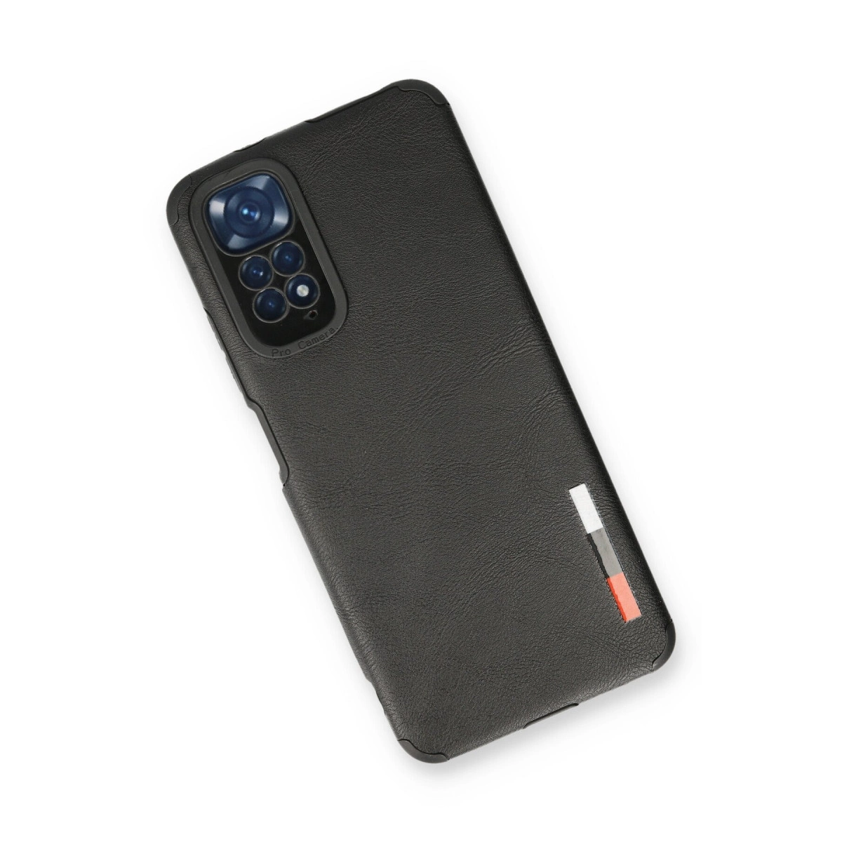 Kamera dizilimi ve renkli vurgulara sahip siyah telefon kılıfı.