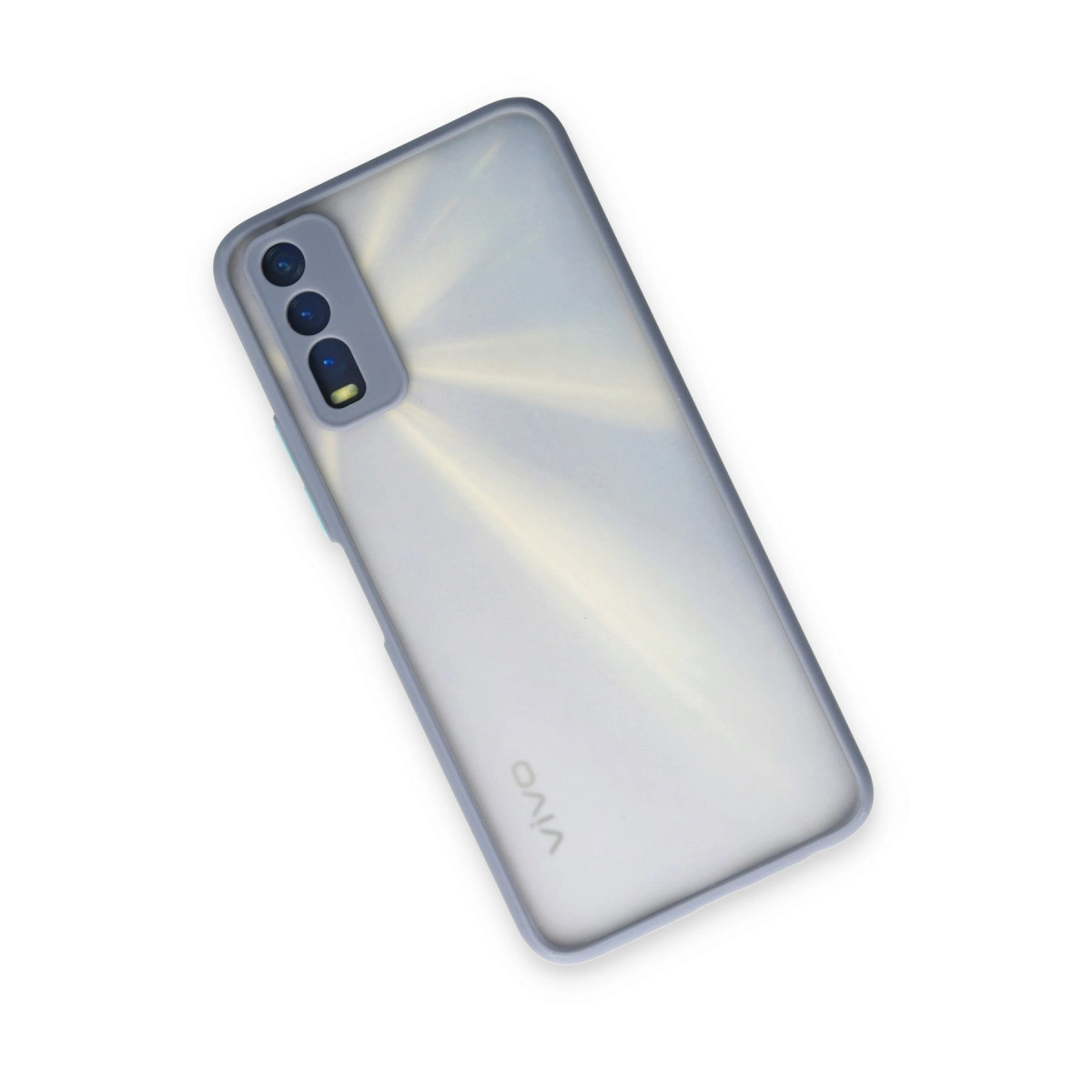 Üçlü kameraya ve VIVO logosuna sahip beyaz akıllı telefonun arkası.