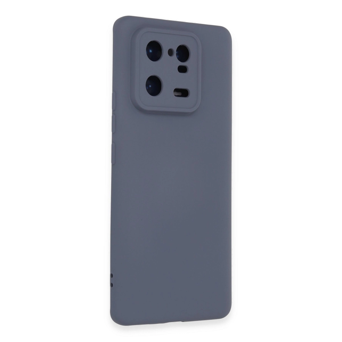 Kare kamera modülüne ve üç lense sahip gri telefon kılıfı.