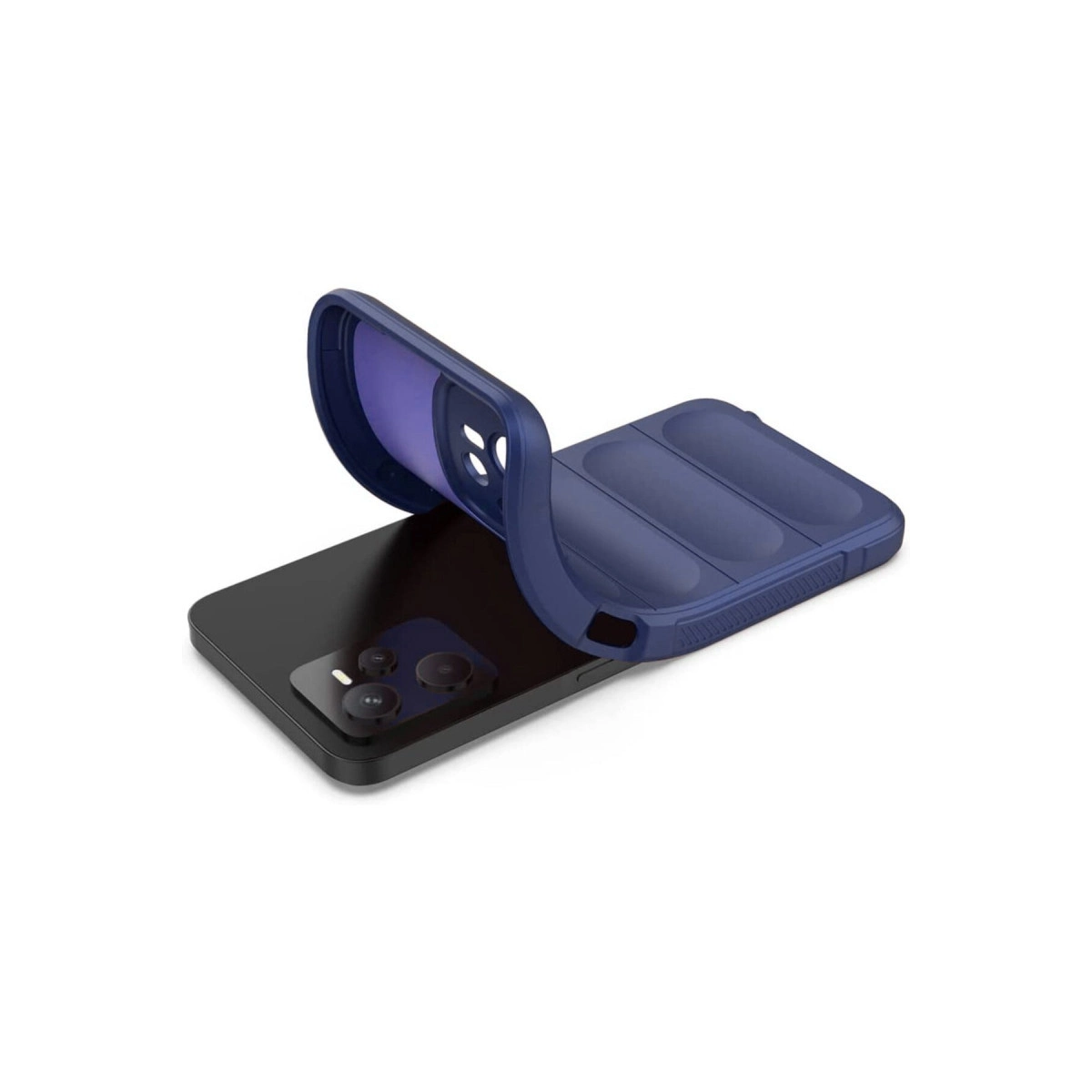 Koyu mavi telefon kılıfı siyah bir akıllı telefona yerleştiriliyor.