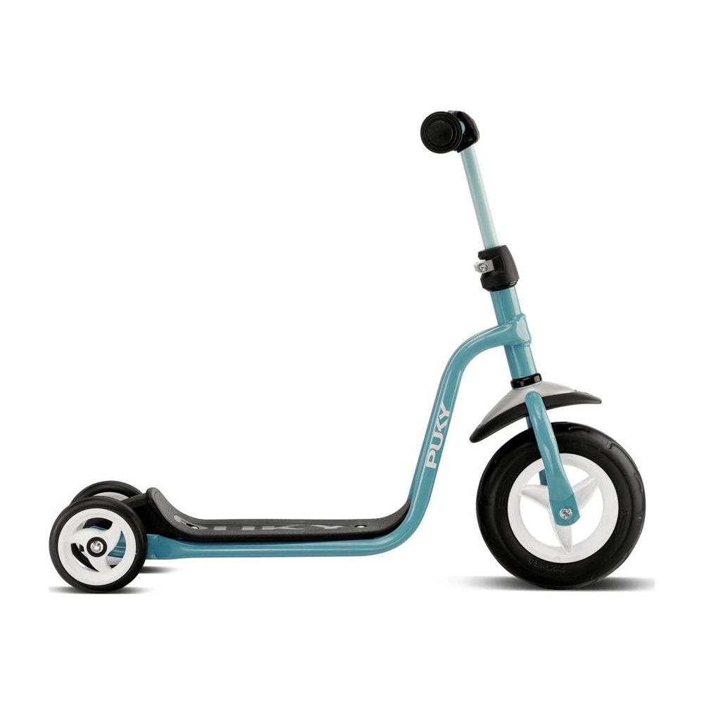 Ein türkisfarbener Roller mit drei Rädern und einem Lenker.