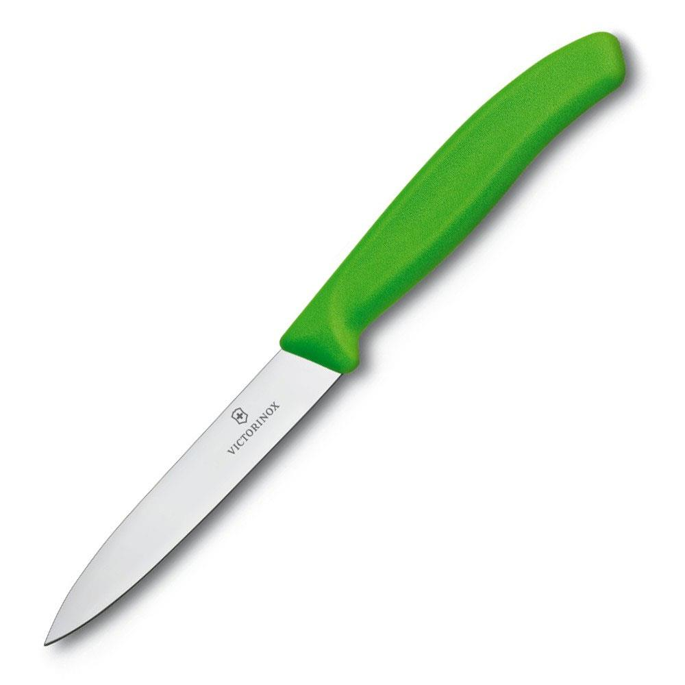 Keskin metal bıçaklı yeşil Victorinox bıçak beyaz zeminde duruyor.