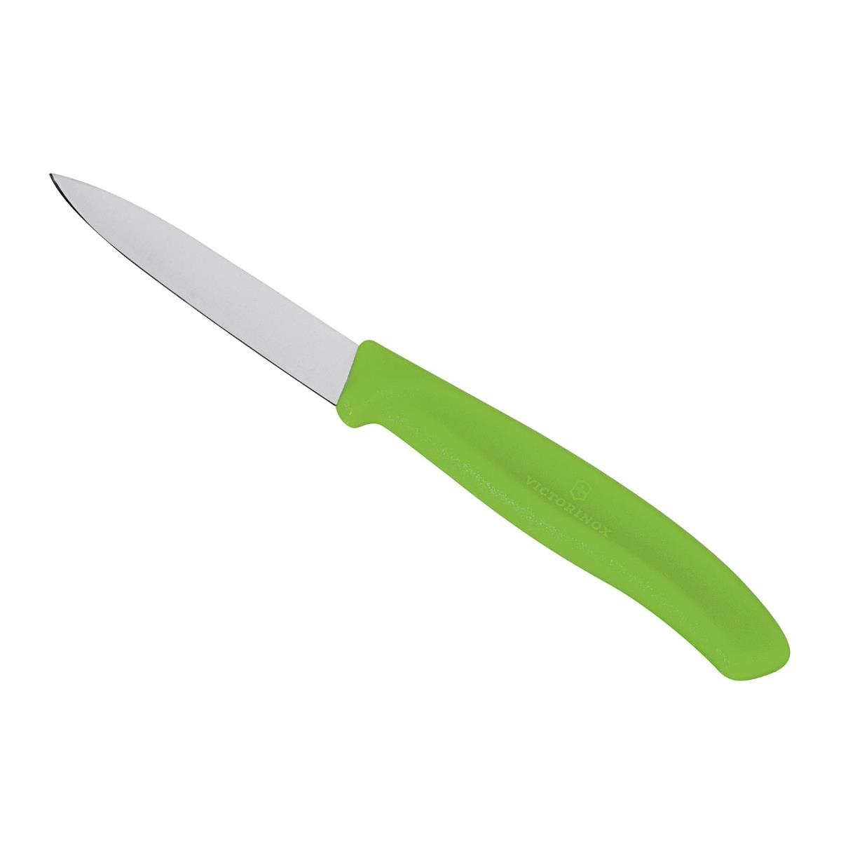 Keskin Victorinox bıçağı parlak yeşil saplı, beyaz arka plan üzerinde.
