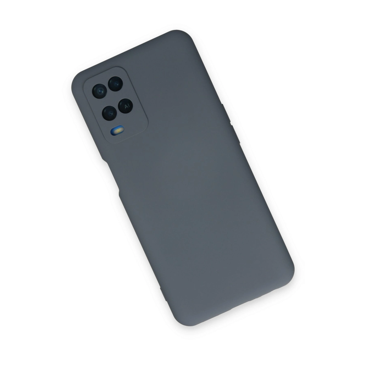 Dört kameralı ve flaşlı gri telefon kılıfı beyaz arka plan üzerinde.