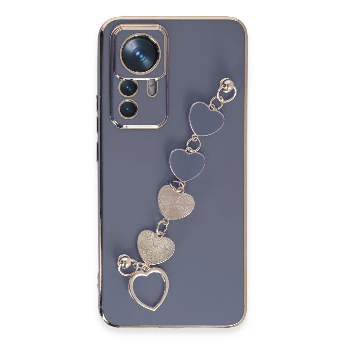Gümüş kalp zincirli gri telefon kılıfı ve kamera modülü.