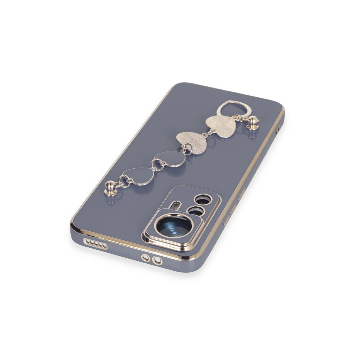 Kalp charm kolyeli ve altın kenarlıklı gri telefon kılıfı.