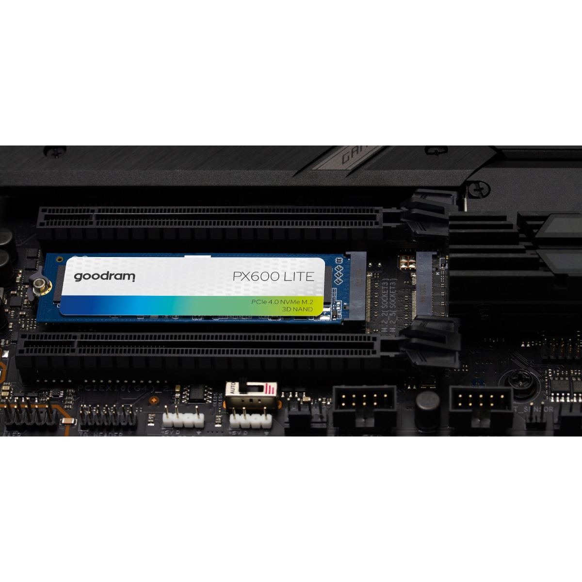 Dysk SSD Goodram PX600 LITE NVMe M.2 zainstalowany na płycie głównej.